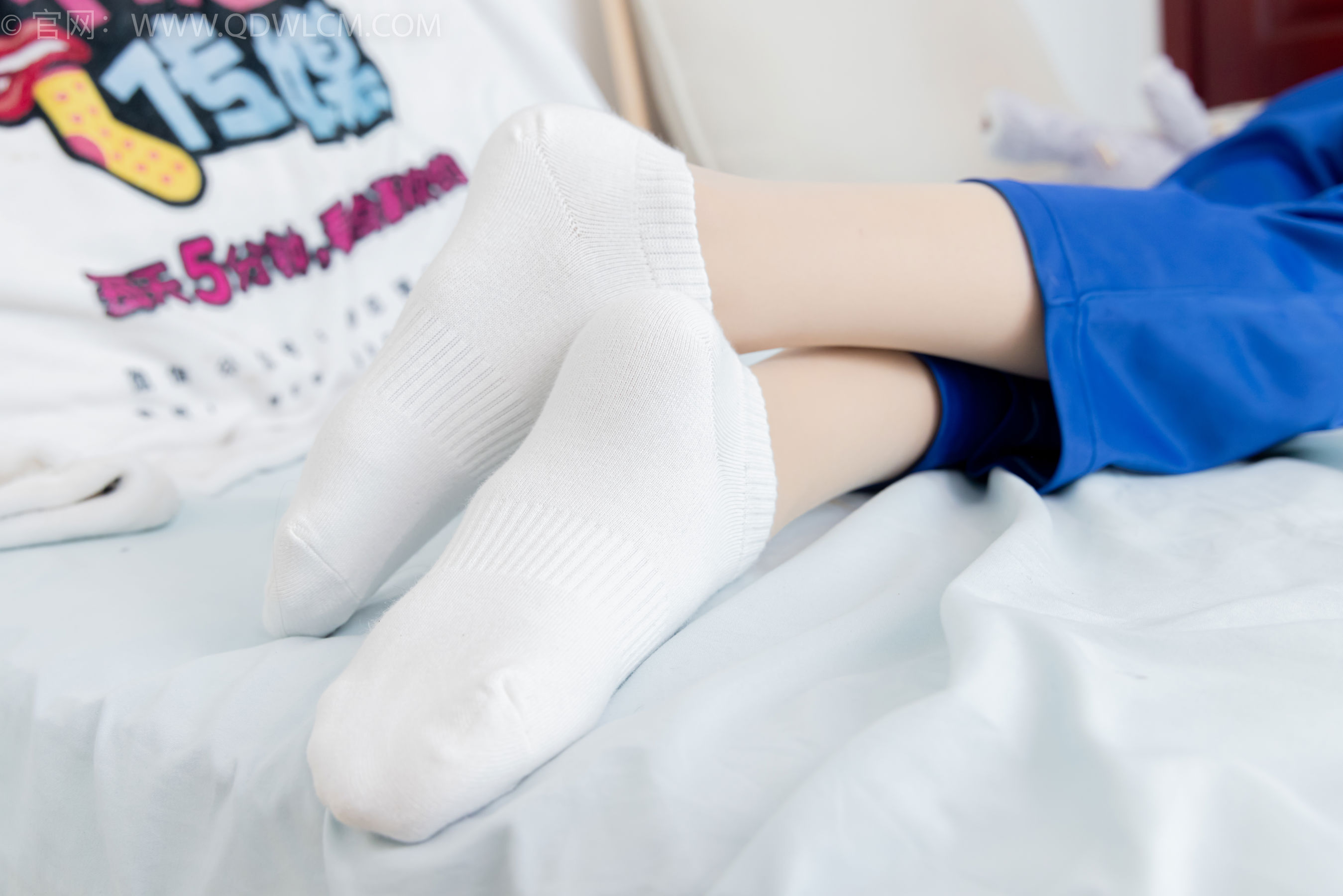 物恋传媒 No.2387 小夏 - 帆布鞋、白短棉袜、薄肉丝、校服/(150P)