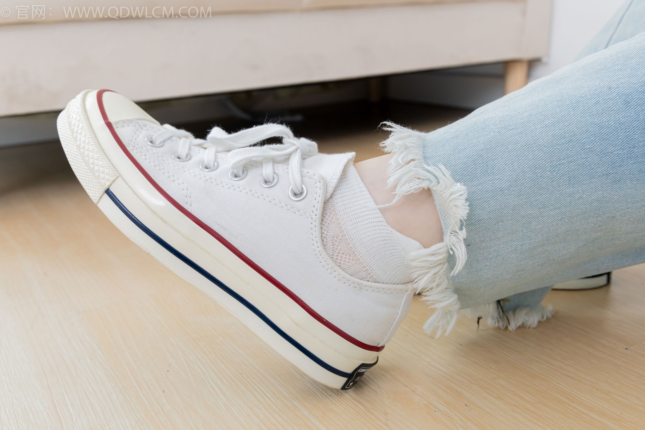 物恋传媒 No.2390 荔枝 - 帆布鞋、短白棉袜、裸足/(150P)