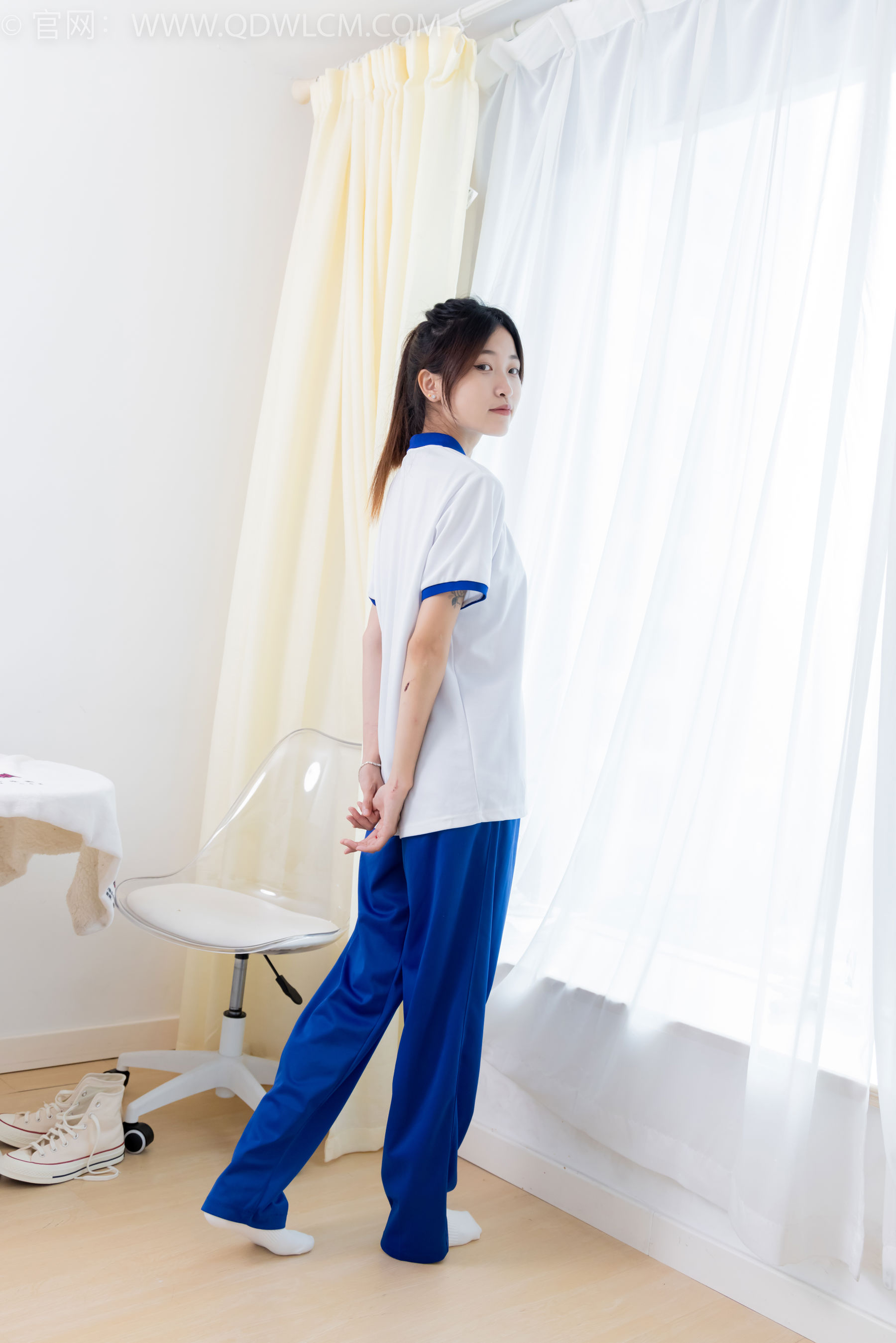 物恋传媒 No.2387 小夏 - 帆布鞋、白短棉袜、薄肉丝、校服/(150P)