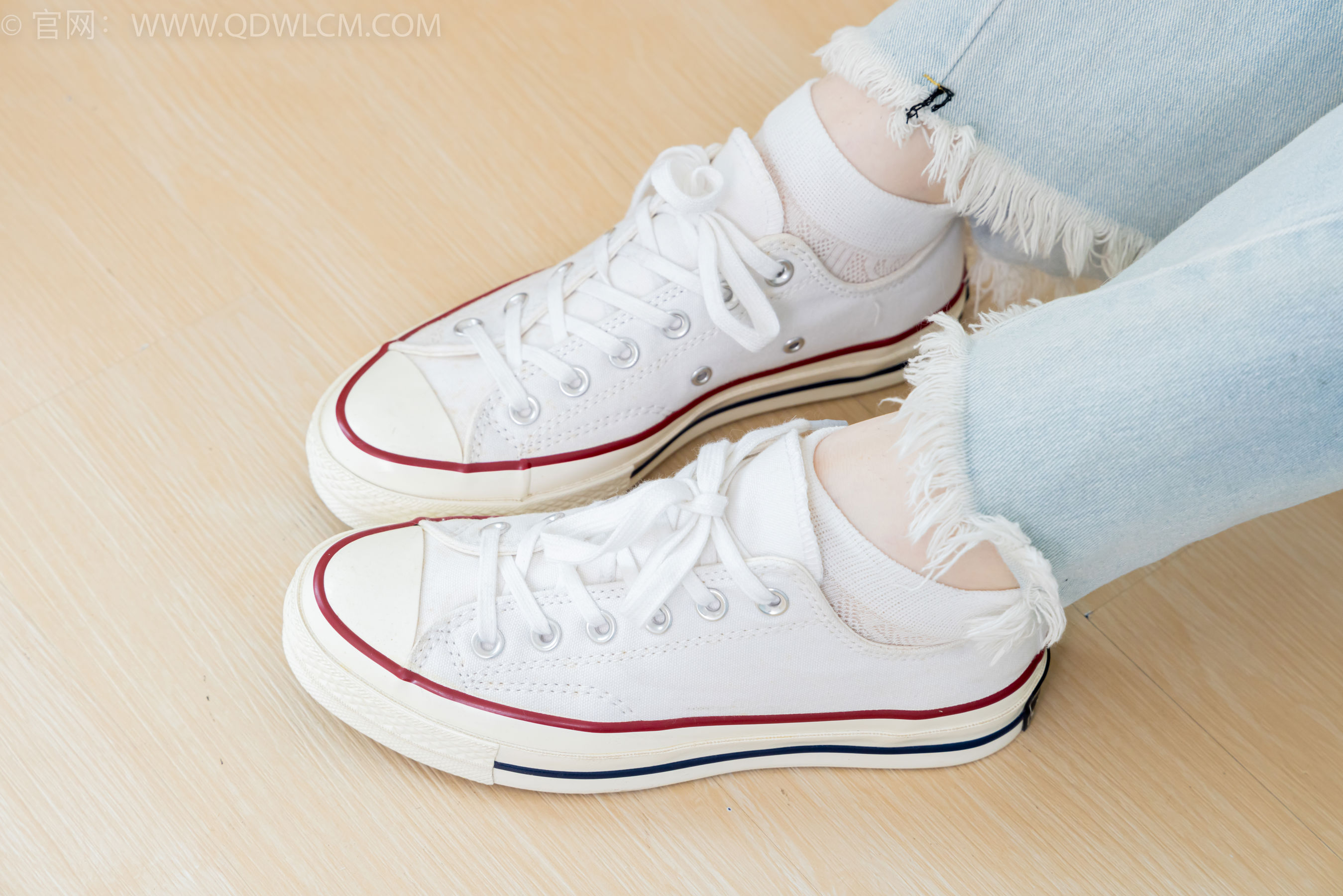 物恋传媒 No.2390 荔枝 - 帆布鞋、短白棉袜、裸足/(150P)