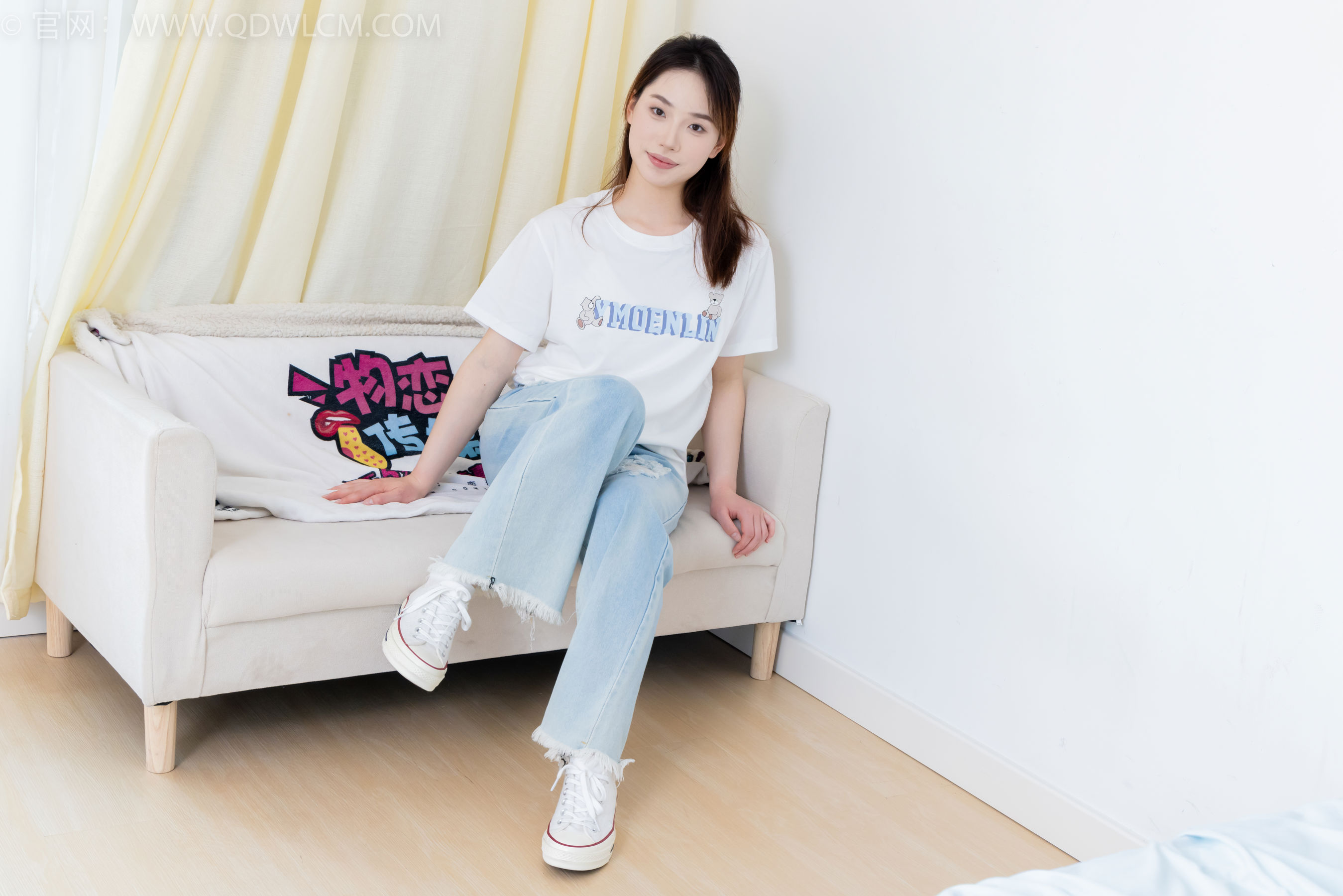 物恋传媒 No.2390 荔枝 - 帆布鞋、短白棉袜、裸足/(150P)