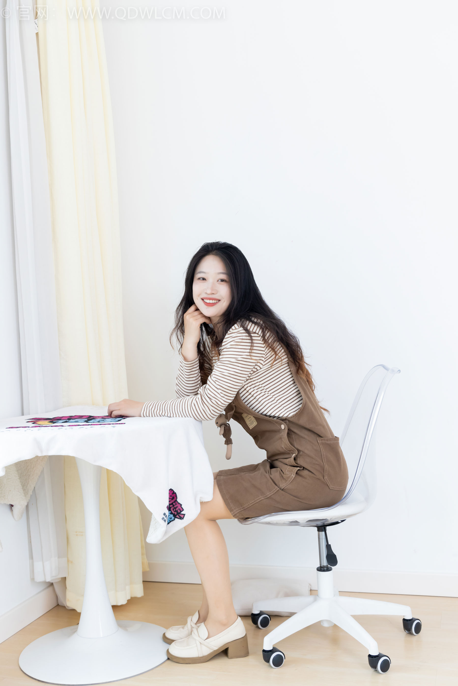 物恋传媒 No.2388 小紫 - 皮鞋、薄肉丝大腿袜/(160P)