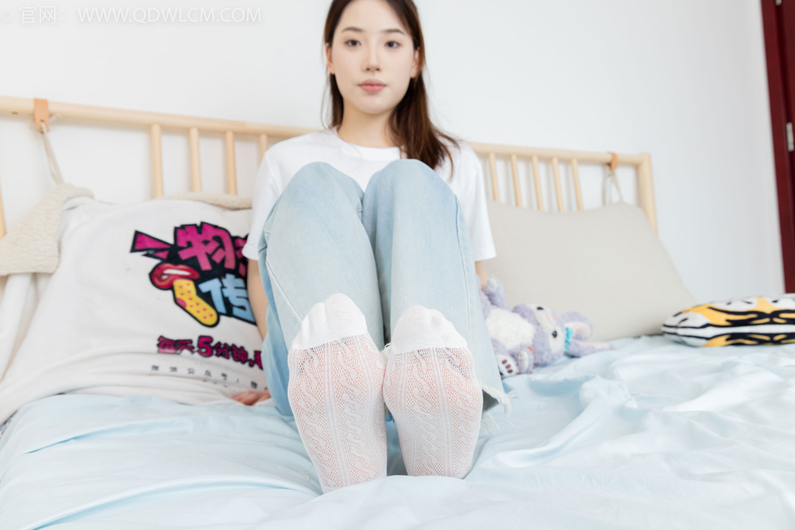 物恋传媒 No.2390 荔枝 - 帆布鞋、短白棉袜、裸足/(150P)