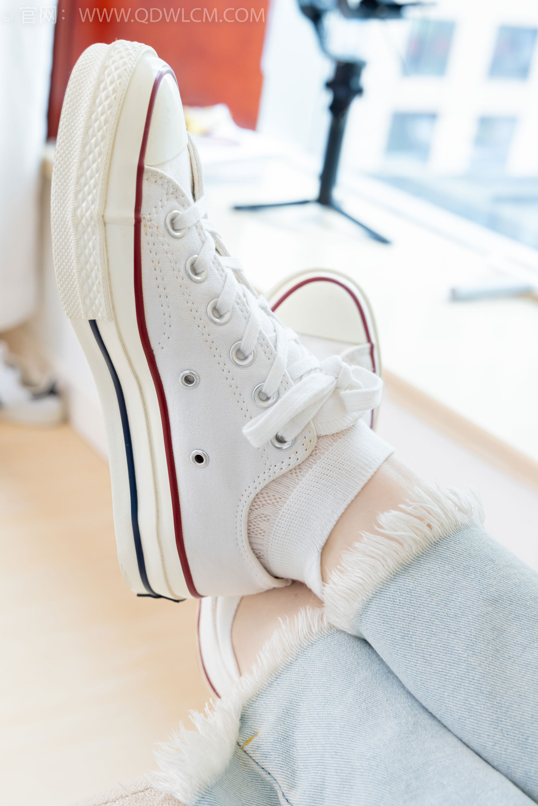 物恋传媒 No.2390 荔枝 - 帆布鞋、短白棉袜、裸足/(150P)