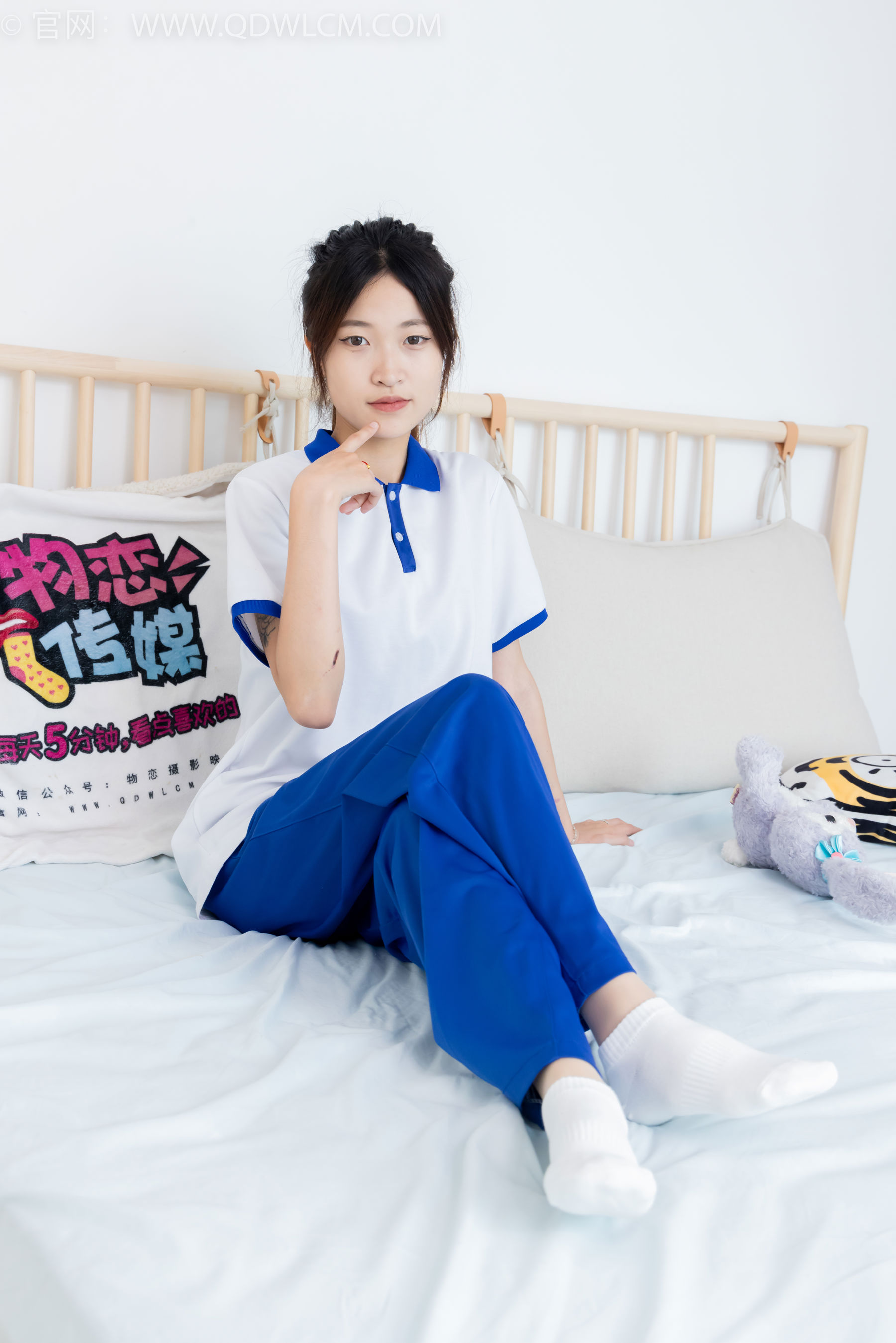 物恋传媒 No.2387 小夏 - 帆布鞋、白短棉袜、薄肉丝、校服/(150P)