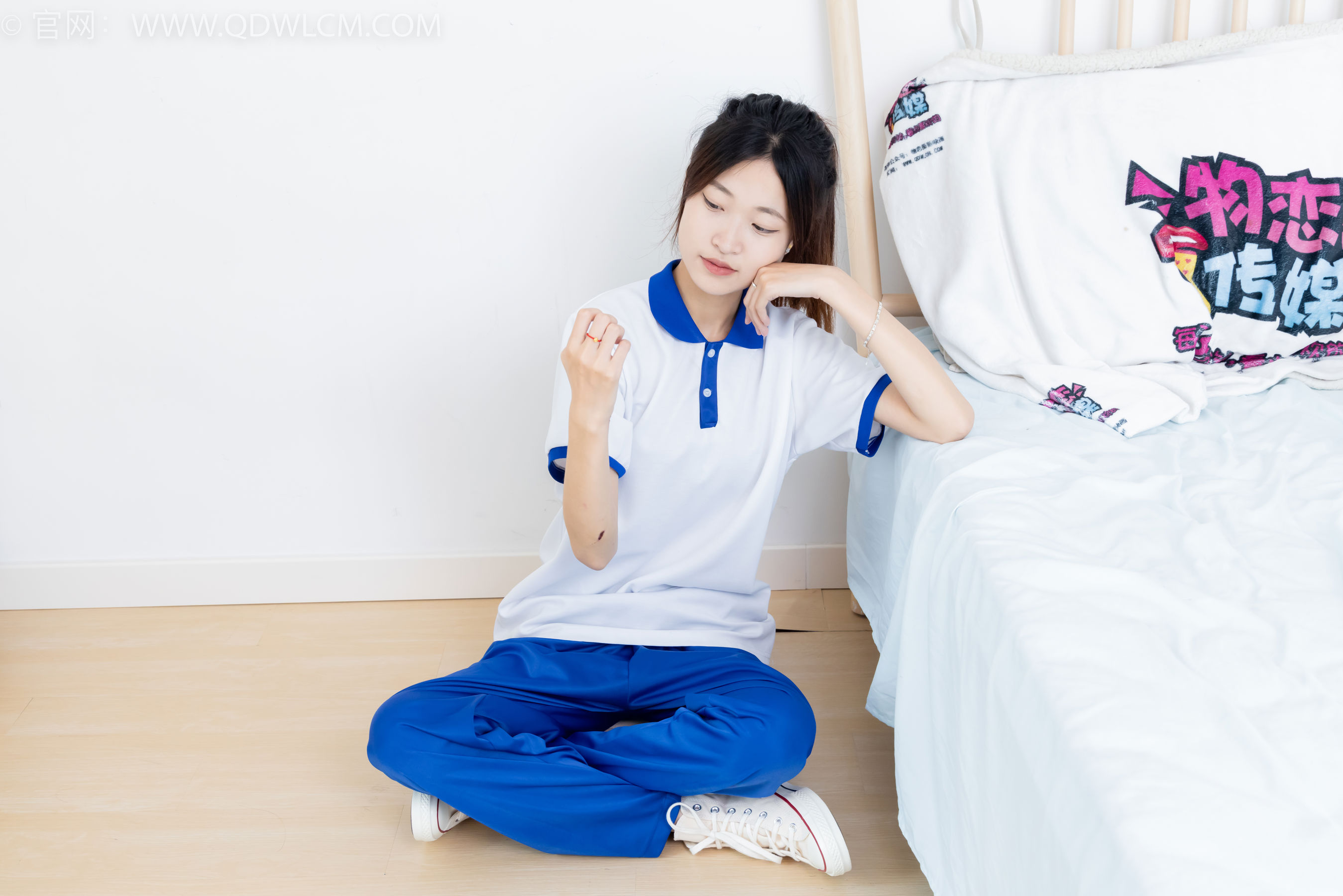 物恋传媒 No.2387 小夏 - 帆布鞋、白短棉袜、薄肉丝、校服/(150P)