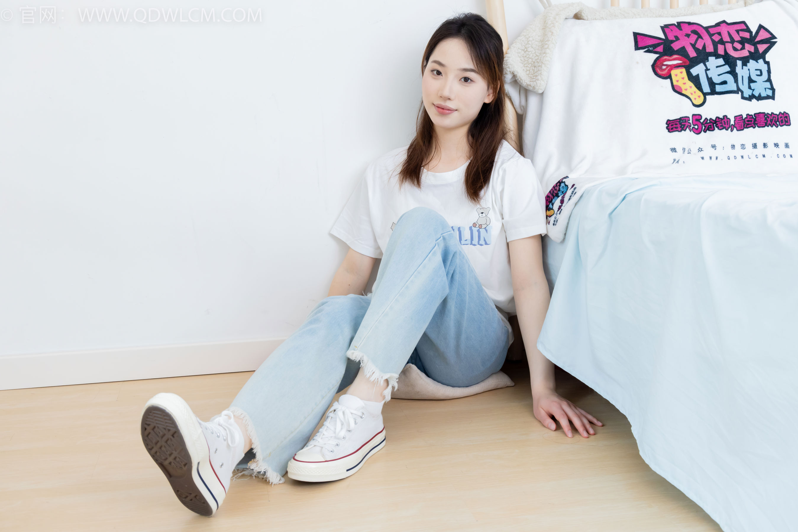 物恋传媒 No.2390 荔枝 - 帆布鞋、短白棉袜、裸足/(150P)