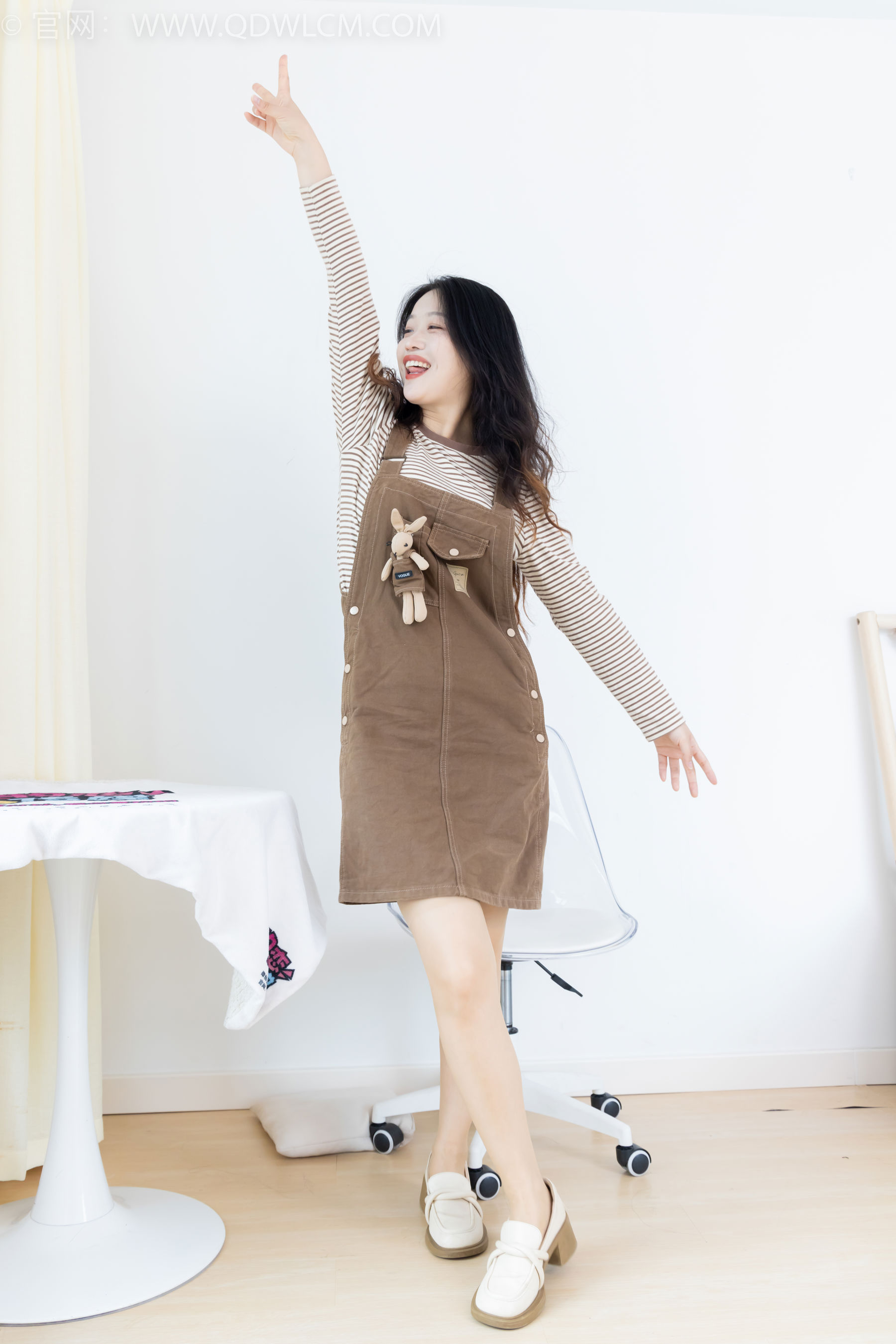 物恋传媒 No.2388 小紫 - 皮鞋、薄肉丝大腿袜/(160P)