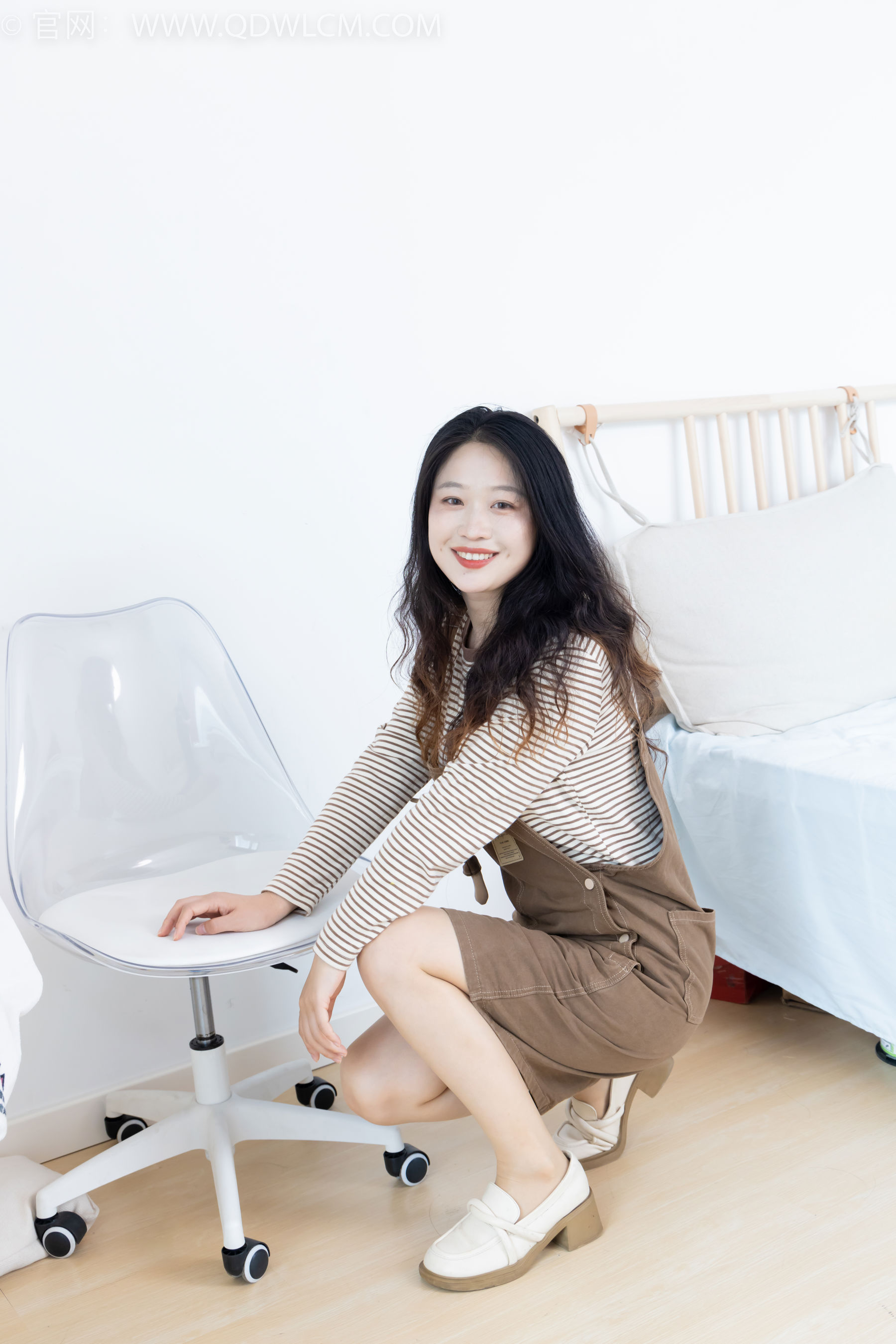 物恋传媒 No.2388 小紫 - 皮鞋、薄肉丝大腿袜/(160P)