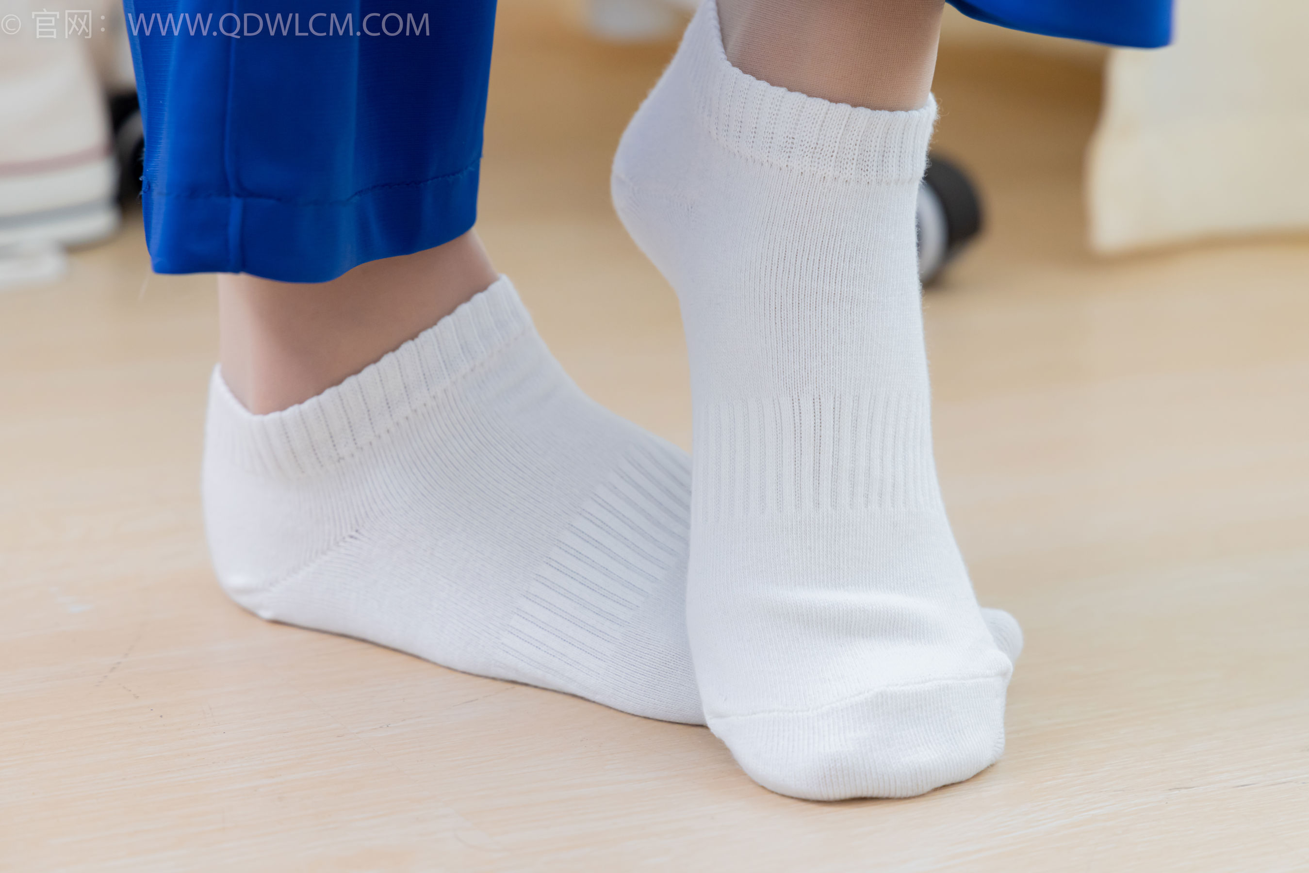 物恋传媒 No.2387 小夏 - 帆布鞋、白短棉袜、薄肉丝、校服/(150P)