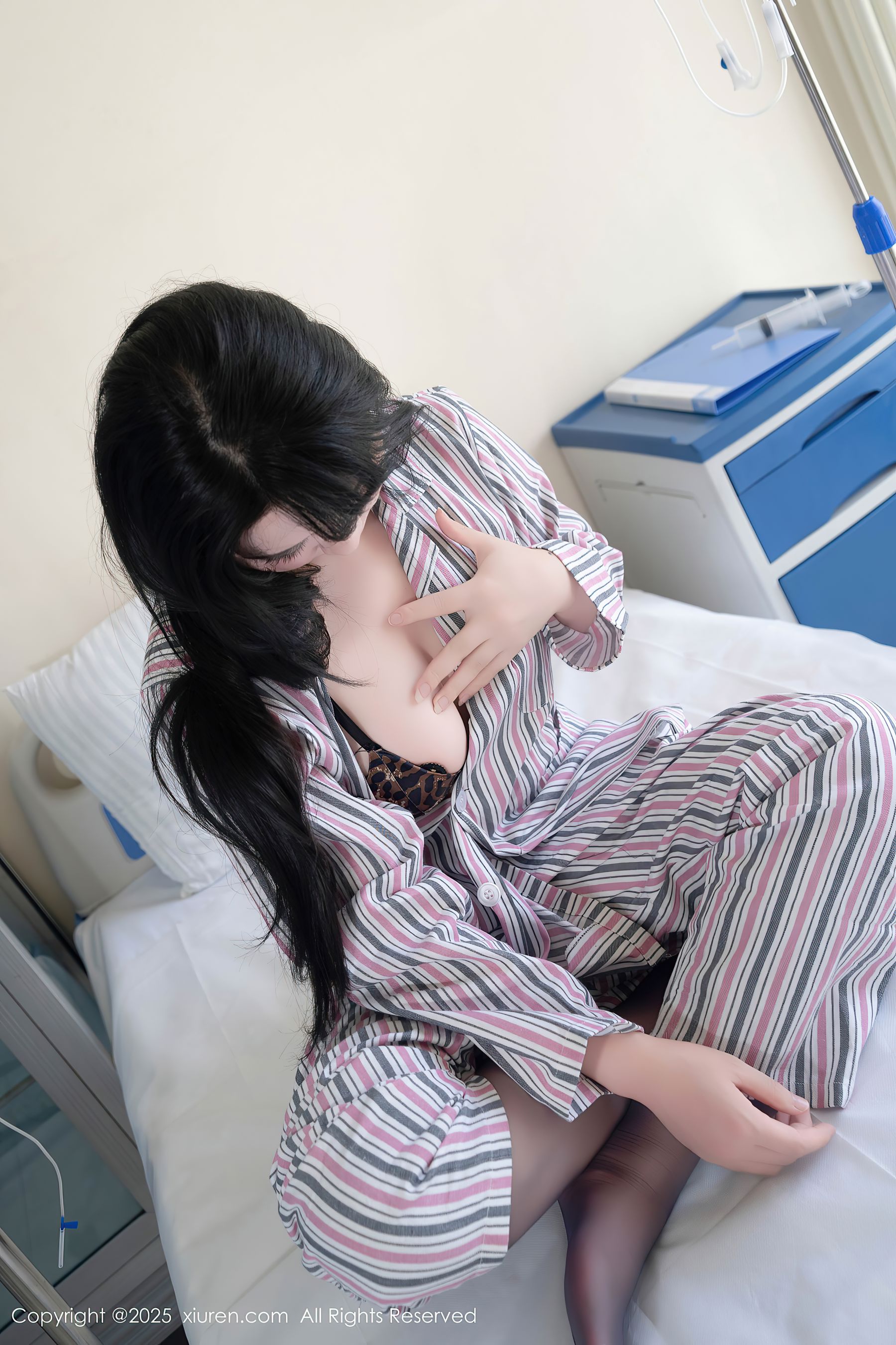 [秀人XiuRen] 2025.08.14 No.10648 汐汐爱吃草莓/(80P)