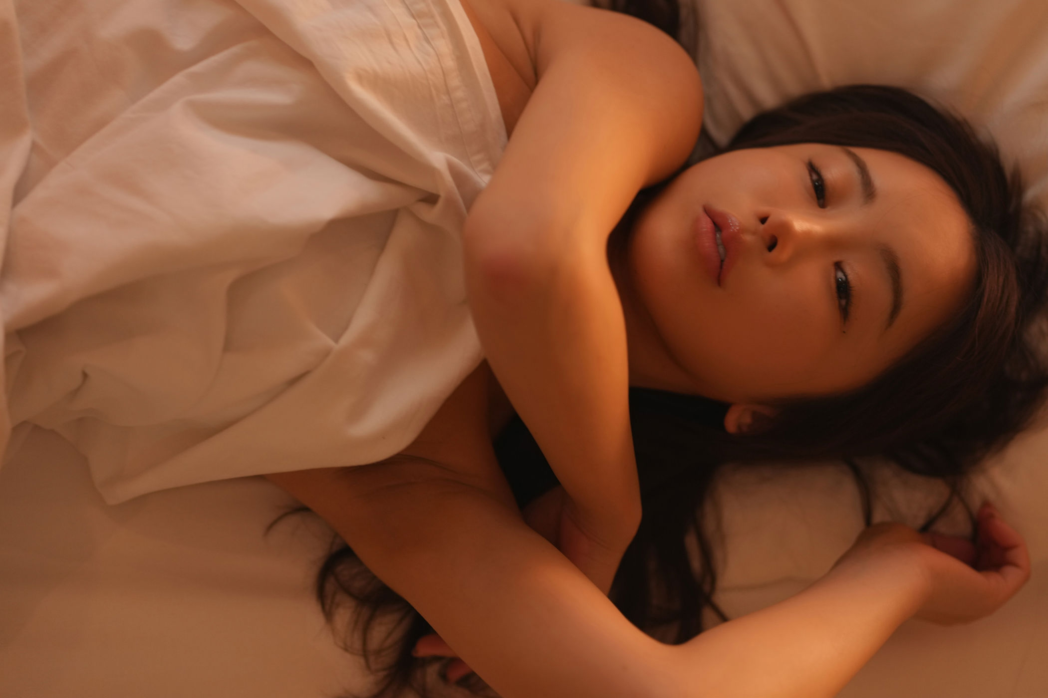 いくみ – (193iKkyu3) [Fantia] [2025.03.27] Rolling Around in Bed/(33P)