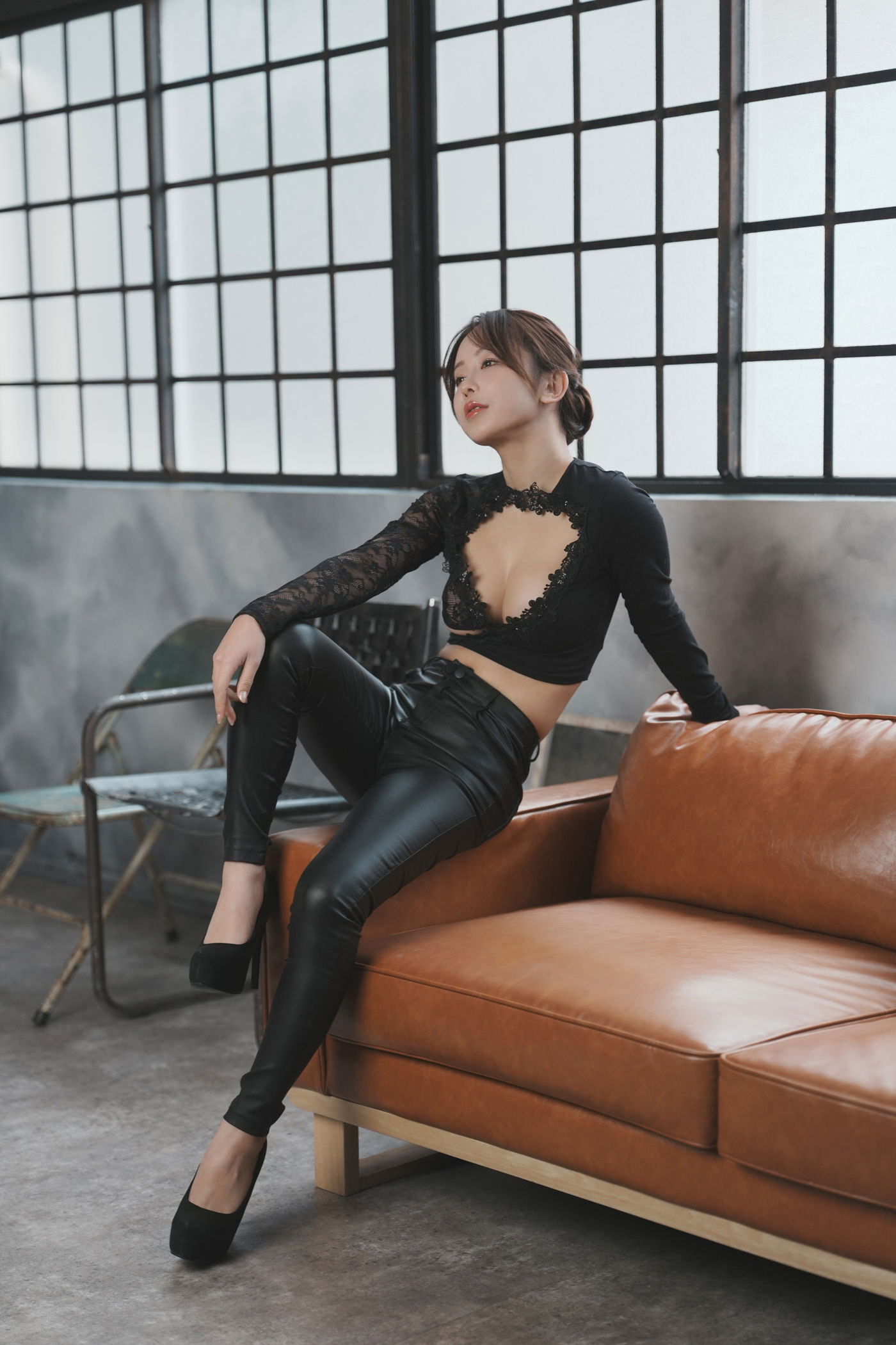 いくみ – (193iKkyu3) [Fantia] [2025.04.03] Do You Like Cool-Looking Ladies/(32P)