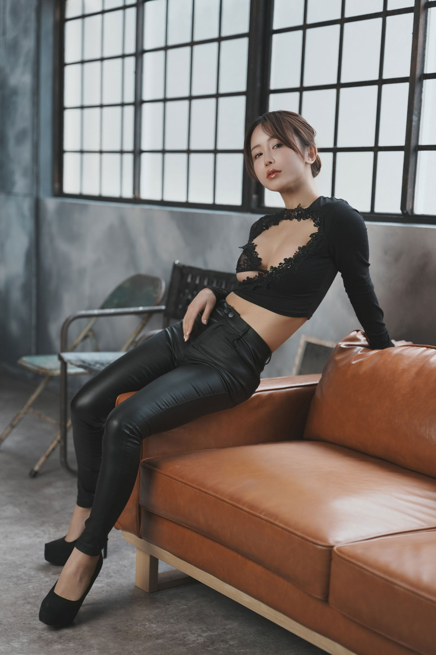 いくみ – (193iKkyu3) [Fantia] [2025.04.03] Do You Like Cool-Looking Ladies/(32P)