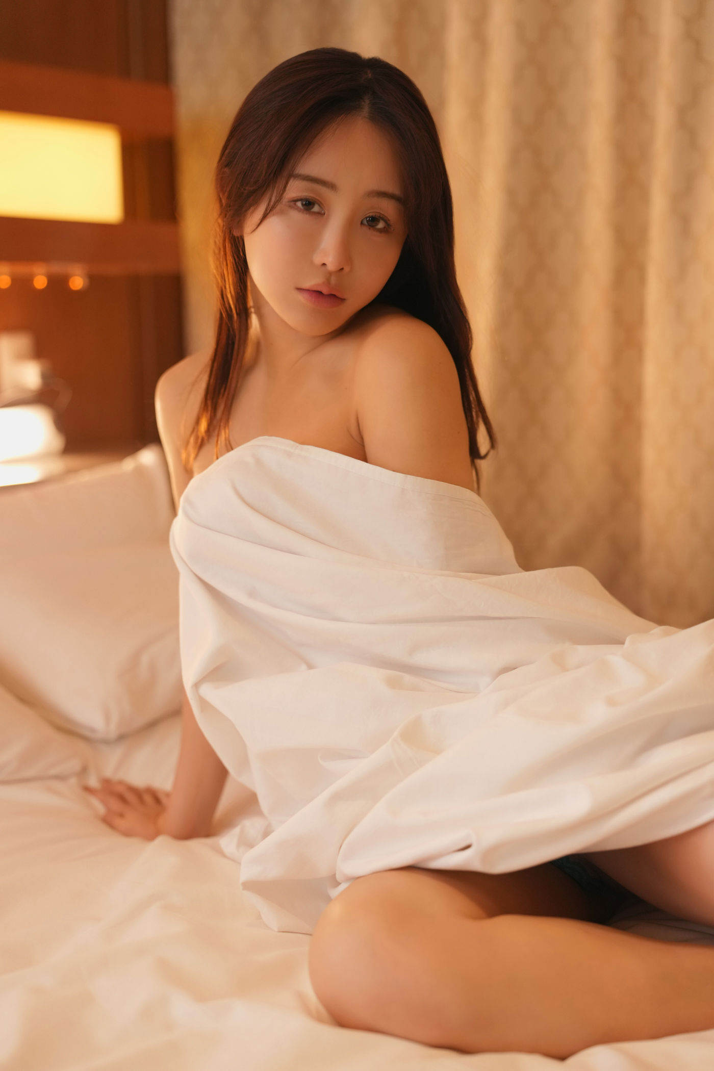 いくみ – (193iKkyu3) [Fantia] [2025.03.27] Rolling Around in Bed/(33P)