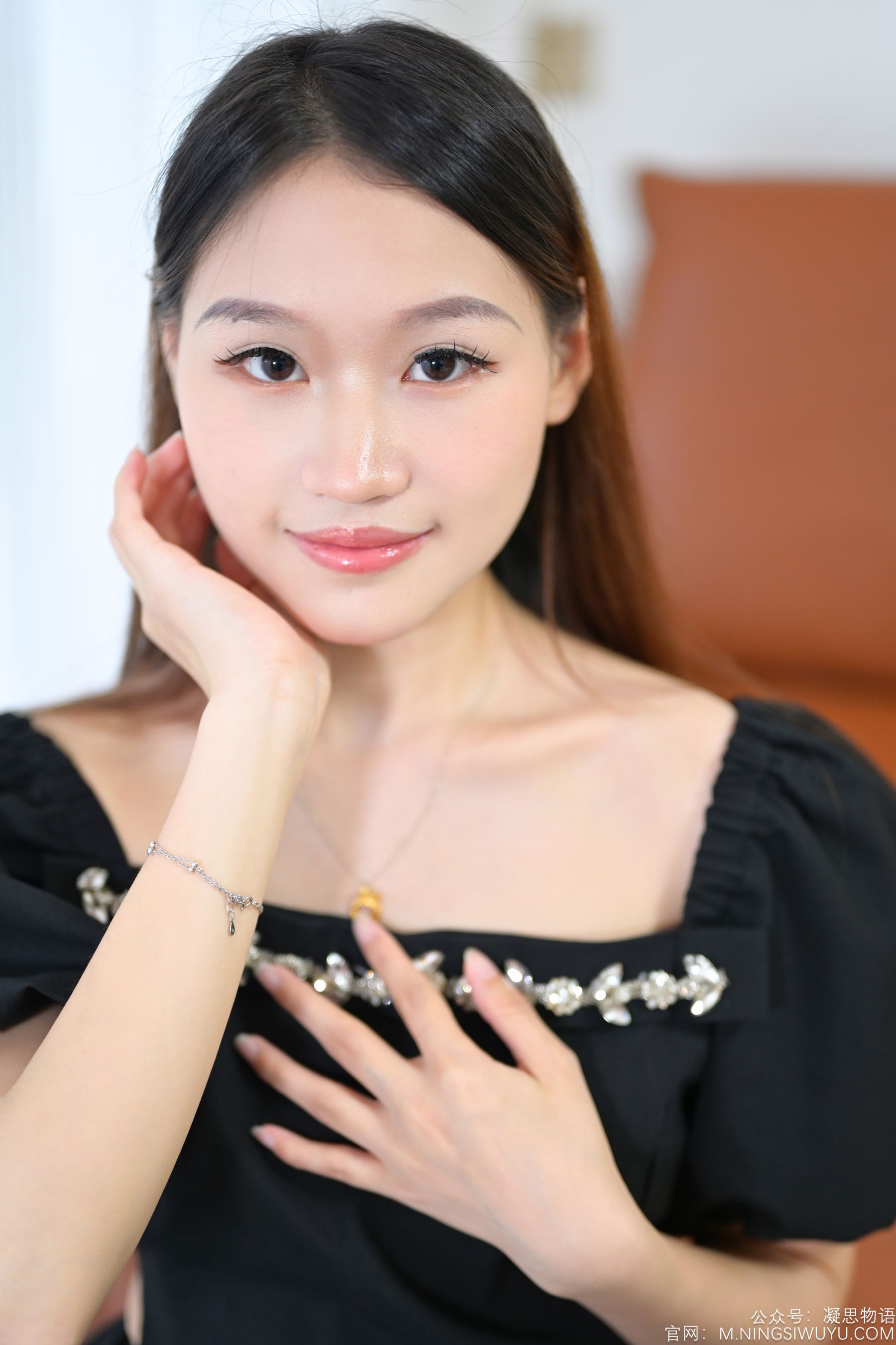 凝思摄影 No.001 怡怡-连衣裙、黑丝、高跟鞋/(137P)