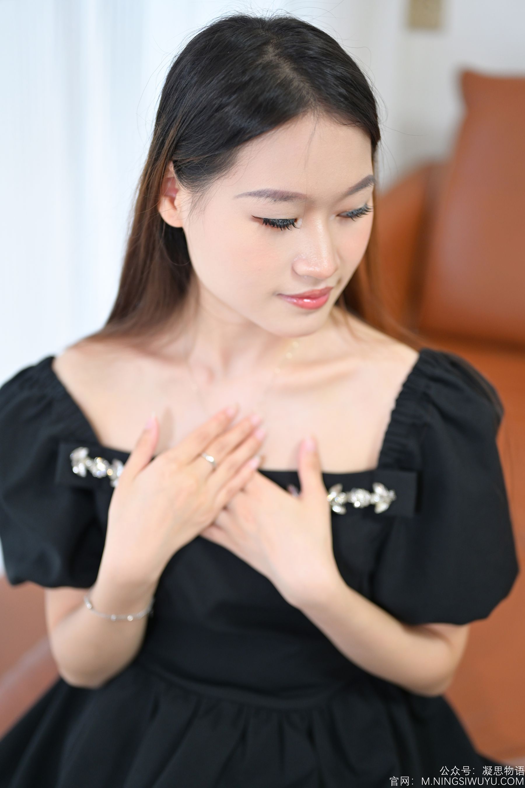 凝思摄影 No.001 怡怡-连衣裙、黑丝、高跟鞋/(137P)