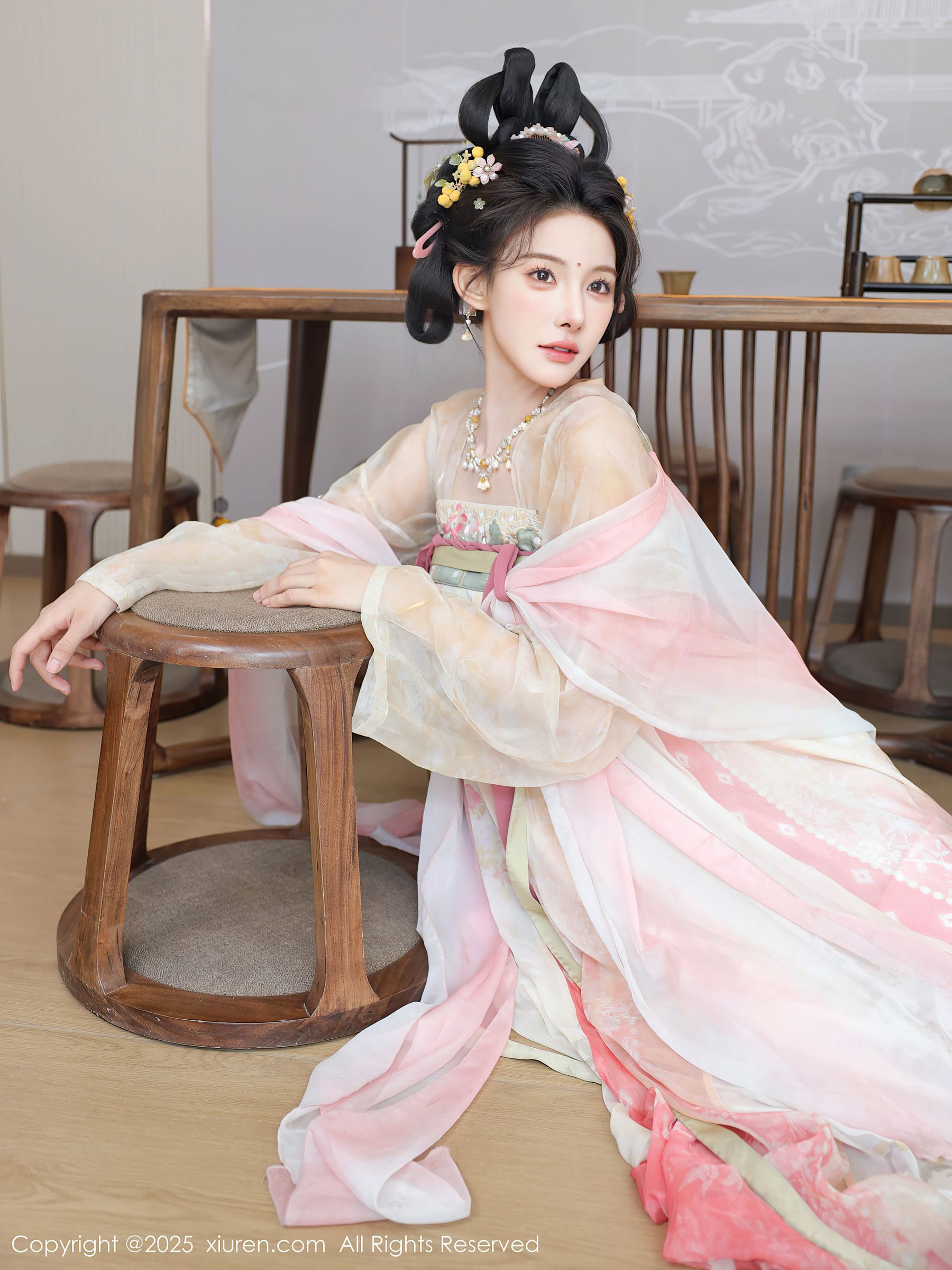 [秀人XiuRen] 2025.08.13 No.10645 梨霜儿/(82P)