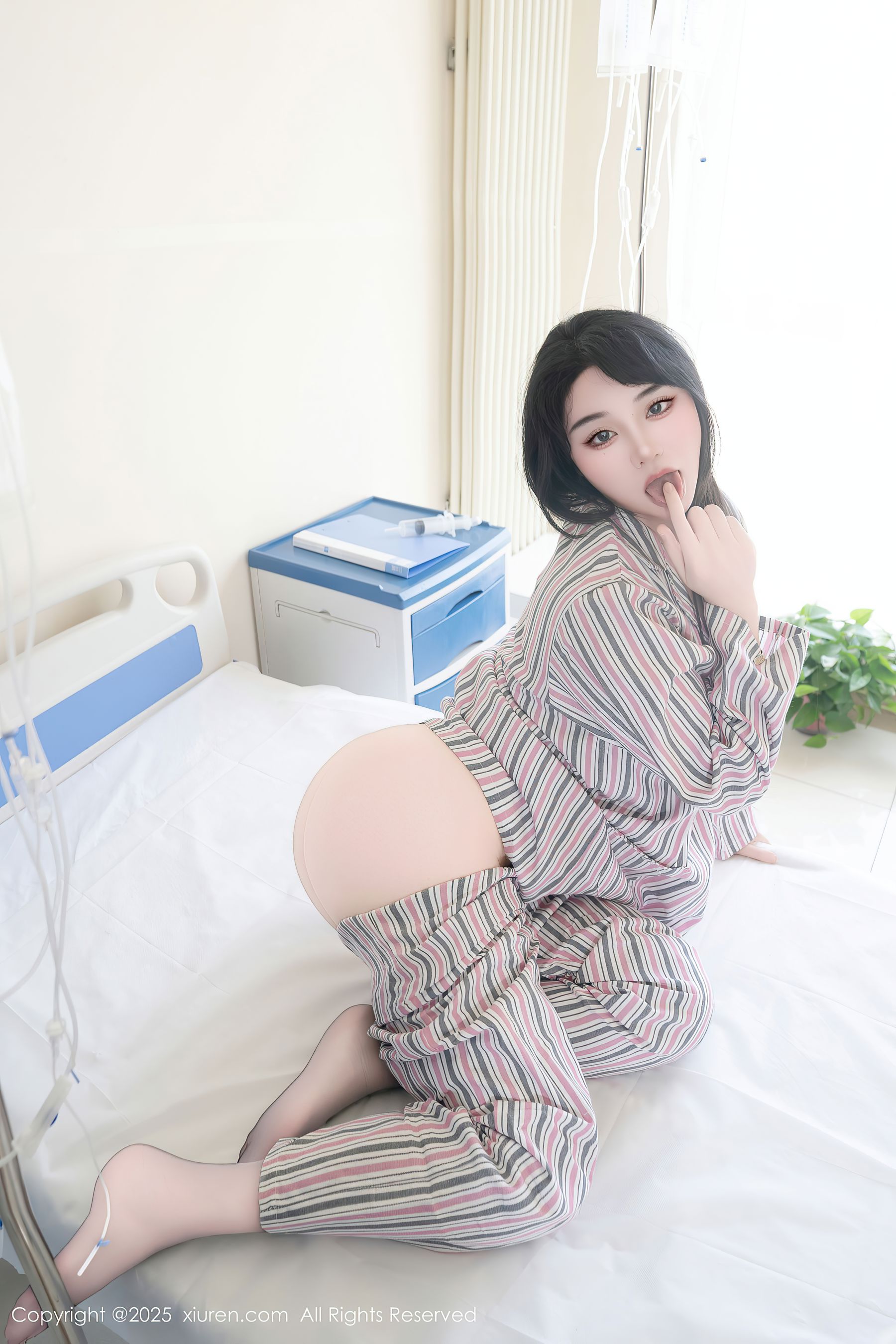 [秀人XiuRen] 2025.08.14 No.10648 汐汐爱吃草莓/(80P)