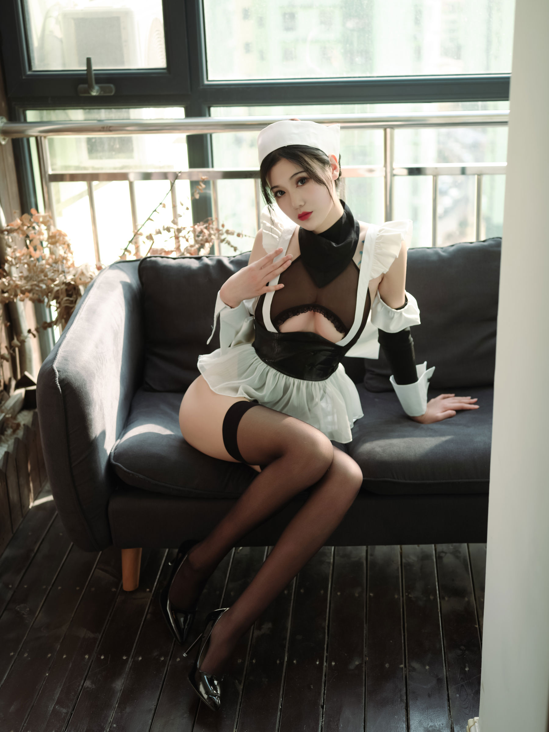 一米八的大梨子 - 吊带袜女仆/(13P)