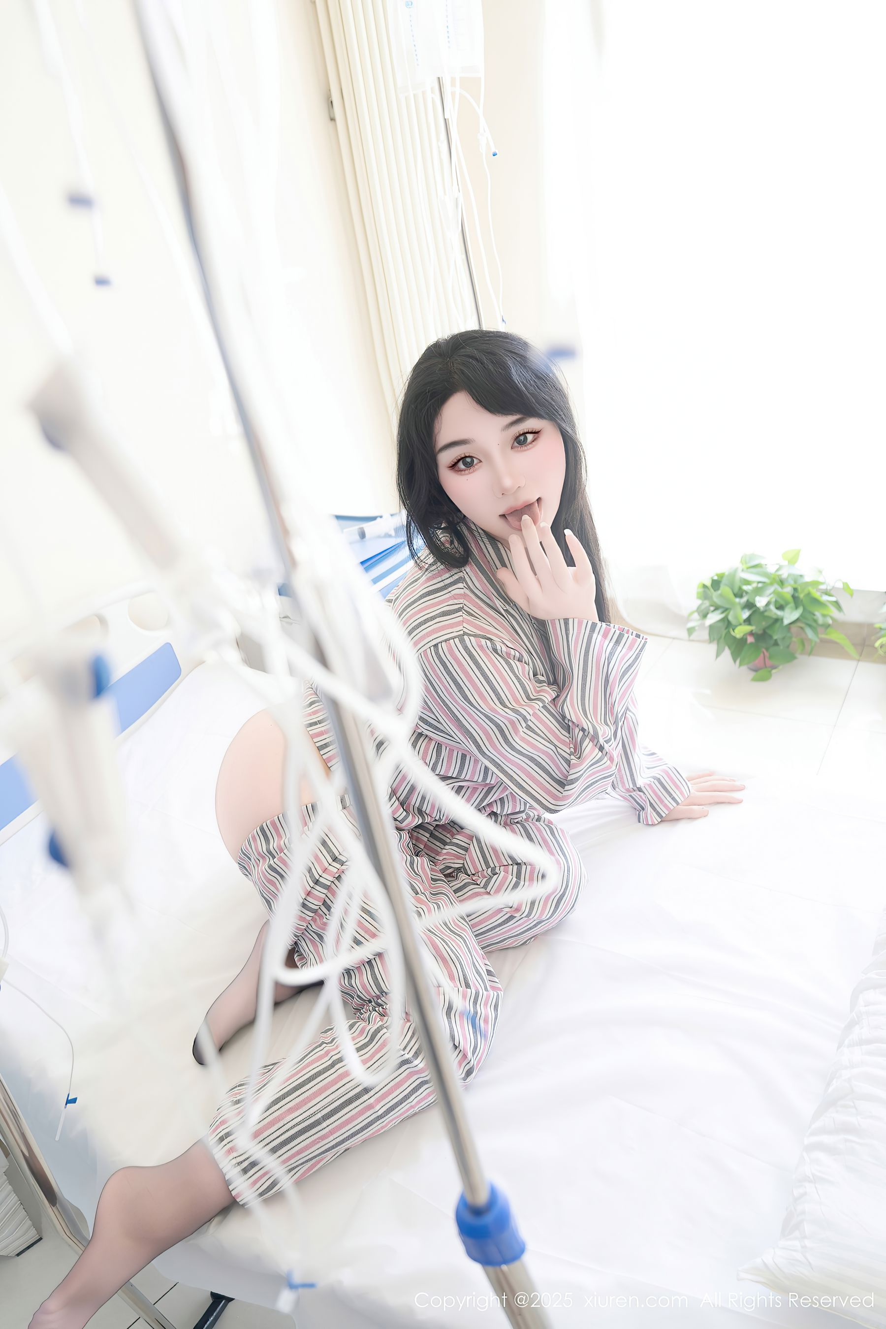 [秀人XiuRen] 2025.08.14 No.10648 汐汐爱吃草莓/(80P)