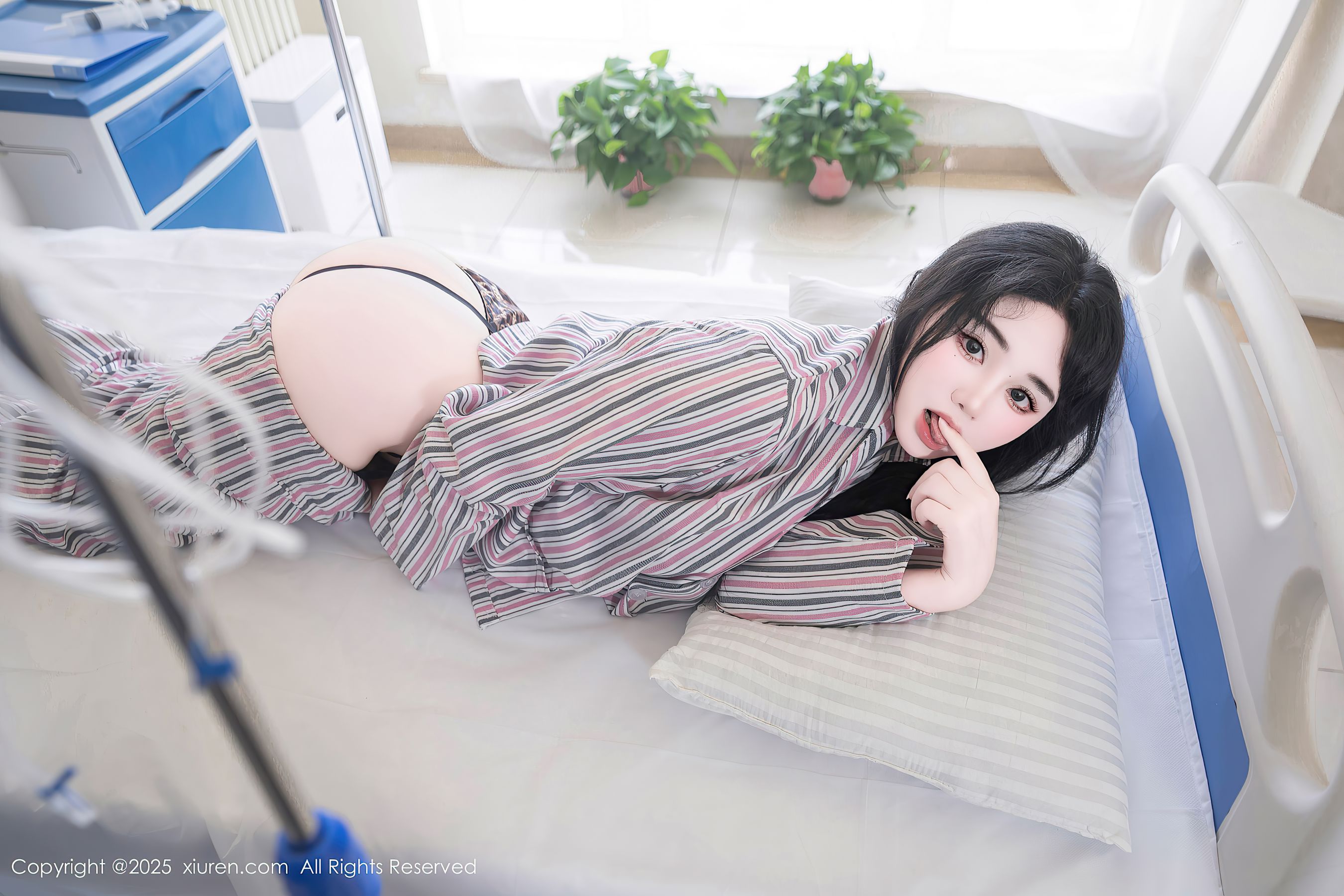 [秀人XiuRen] 2025.08.14 No.10648 汐汐爱吃草莓/(80P)