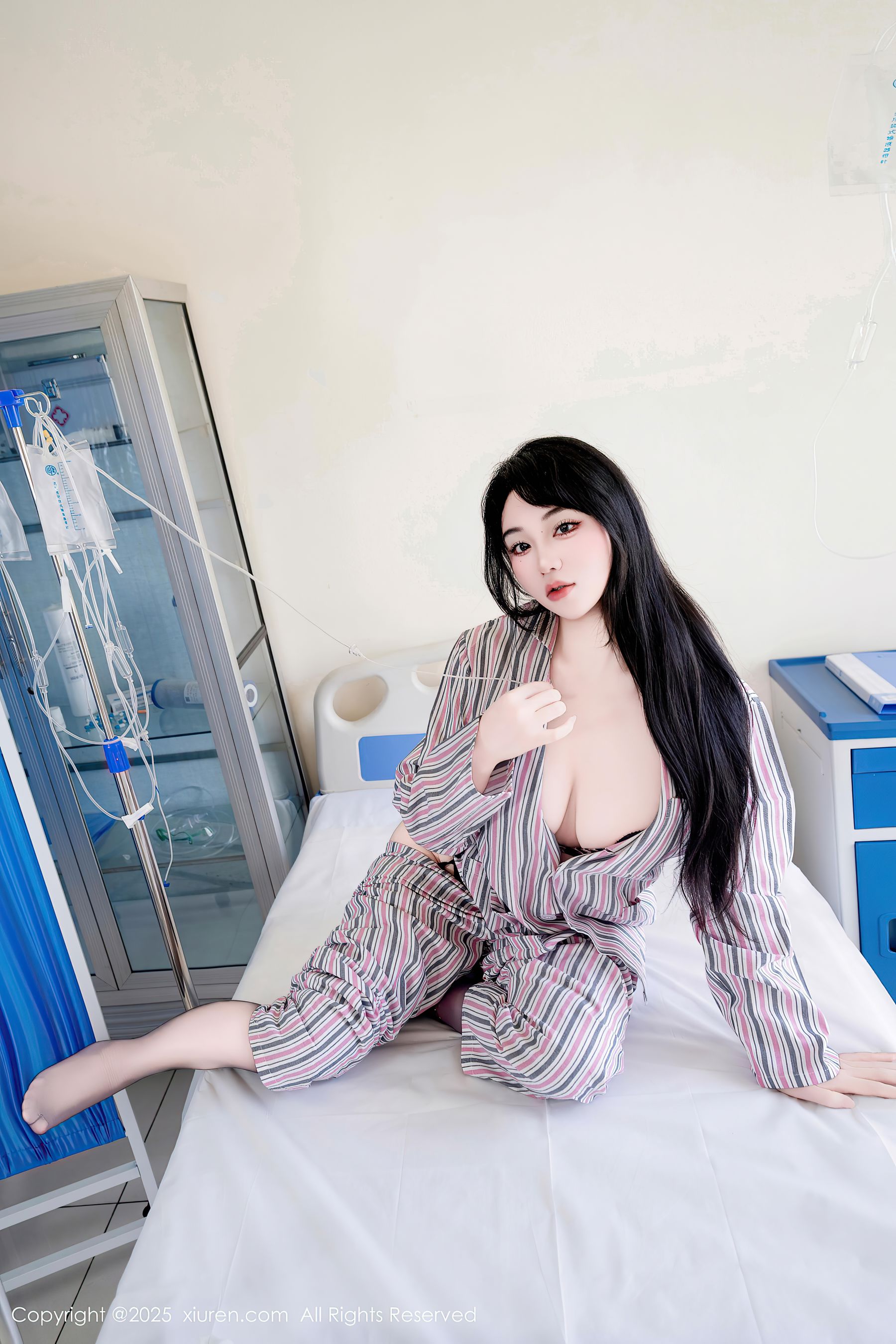 [秀人XiuRen] 2025.08.14 No.10648 汐汐爱吃草莓/(80P)