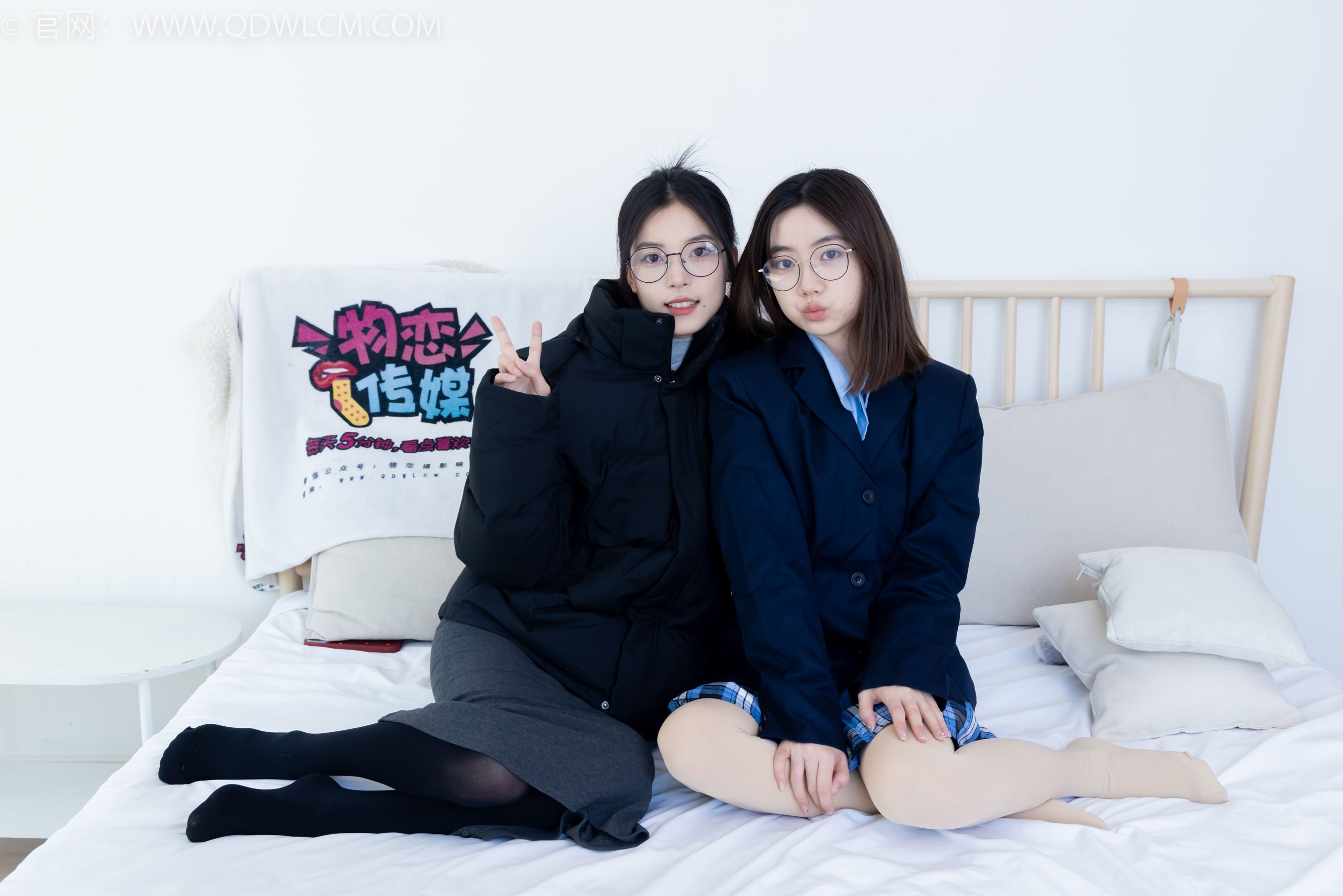 物恋传媒 No.2391 茯苓&欢欢 - 短靴、皮鞋、厚黑丝、厚肉丝/(200P)