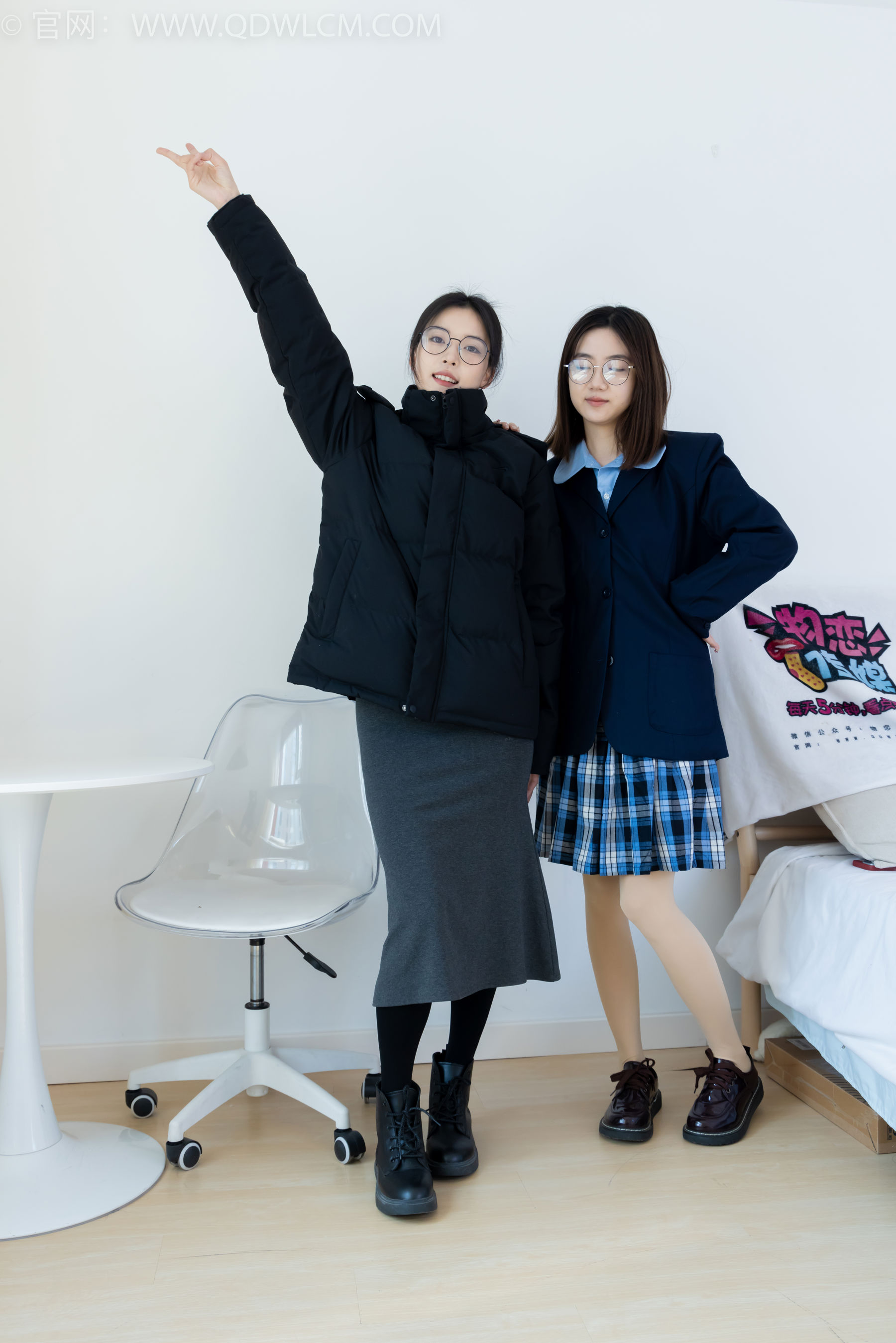 物恋传媒 No.2391 茯苓&欢欢 - 短靴、皮鞋、厚黑丝、厚肉丝/(200P)