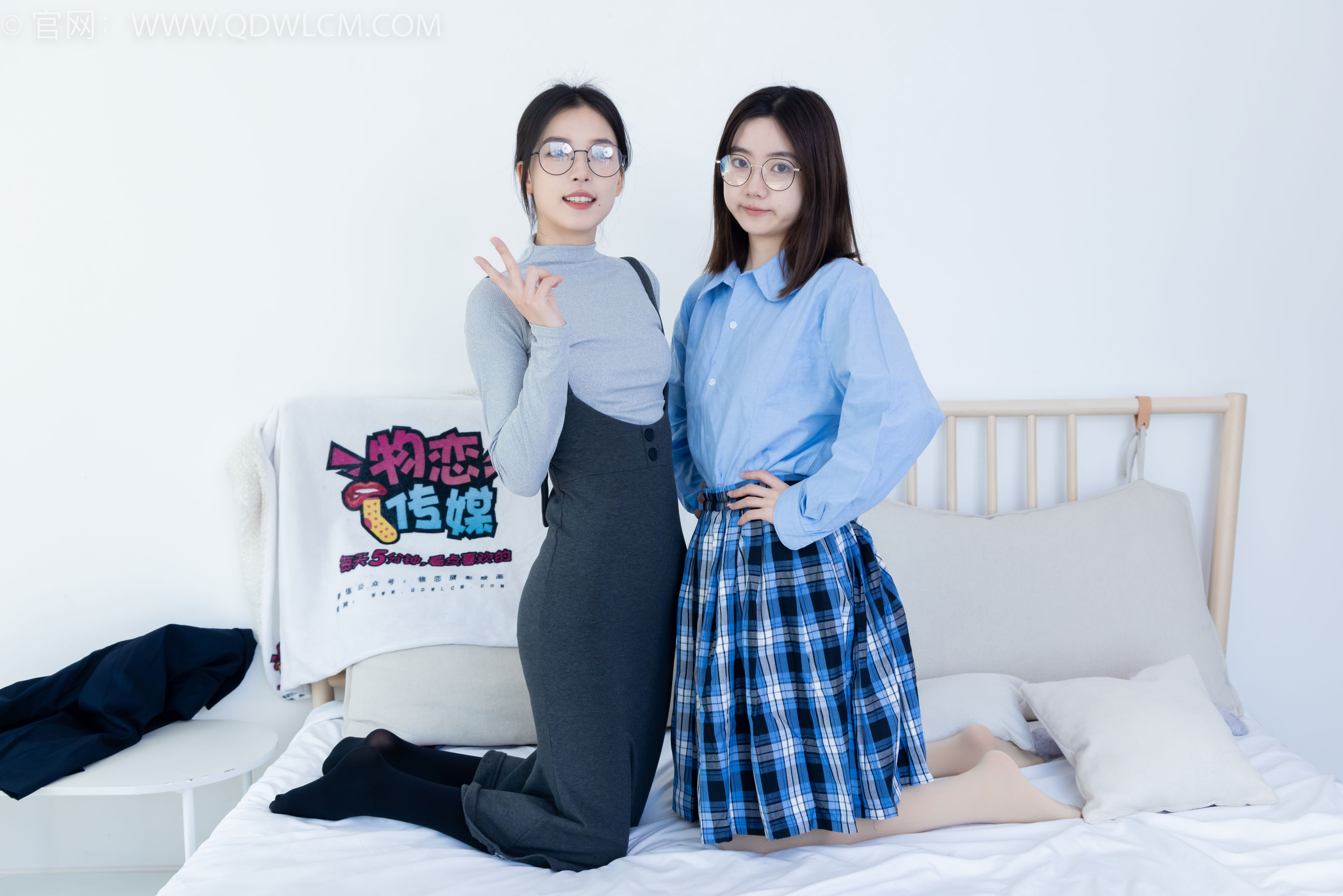 物恋传媒 No.2391 茯苓&欢欢 - 短靴、皮鞋、厚黑丝、厚肉丝/(200P)