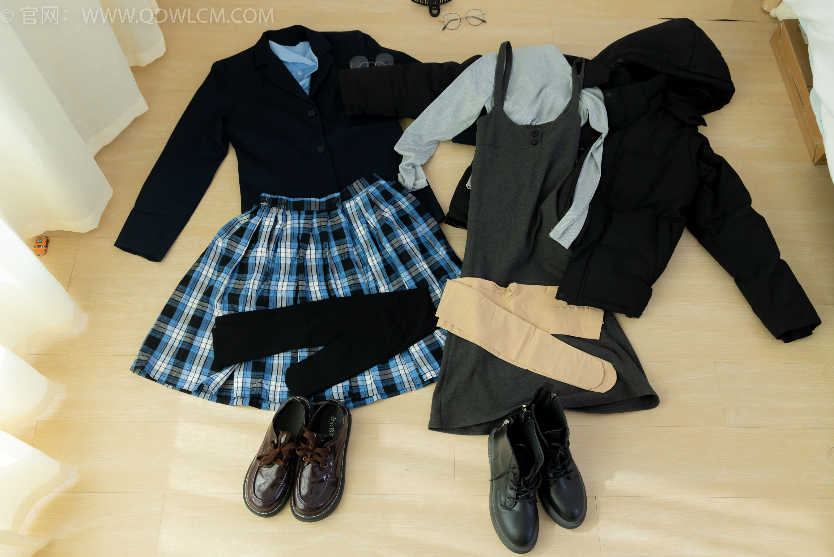 物恋传媒 No.2391 茯苓&欢欢 - 短靴、皮鞋、厚黑丝、厚肉丝/(200P)