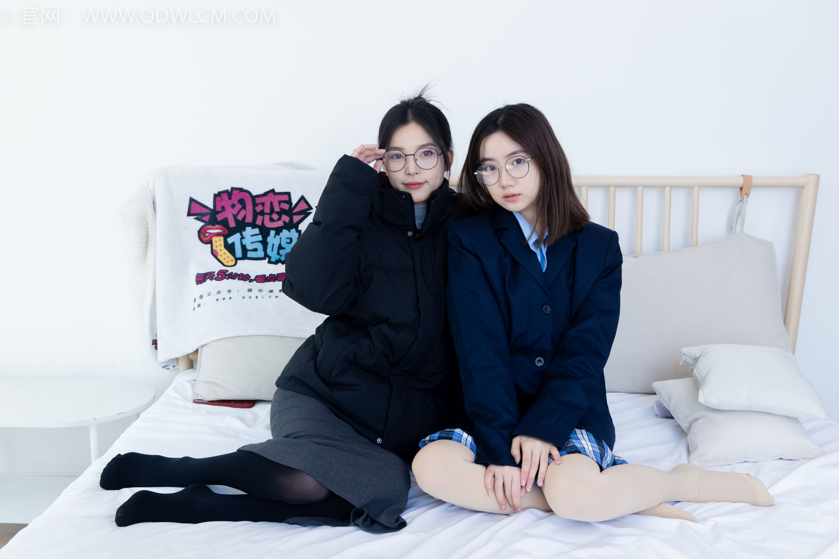 物恋传媒 No.2391 茯苓&欢欢 - 短靴、皮鞋、厚黑丝、厚肉丝/(200P)