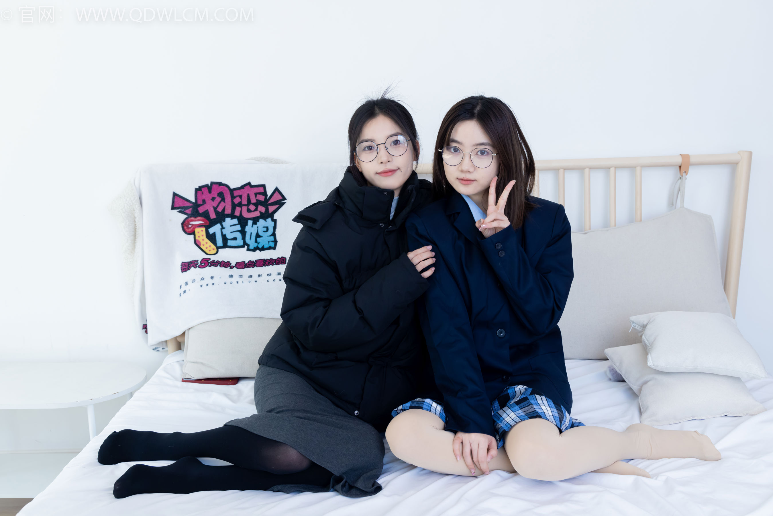 物恋传媒 No.2391 茯苓&欢欢 - 短靴、皮鞋、厚黑丝、厚肉丝/(200P)