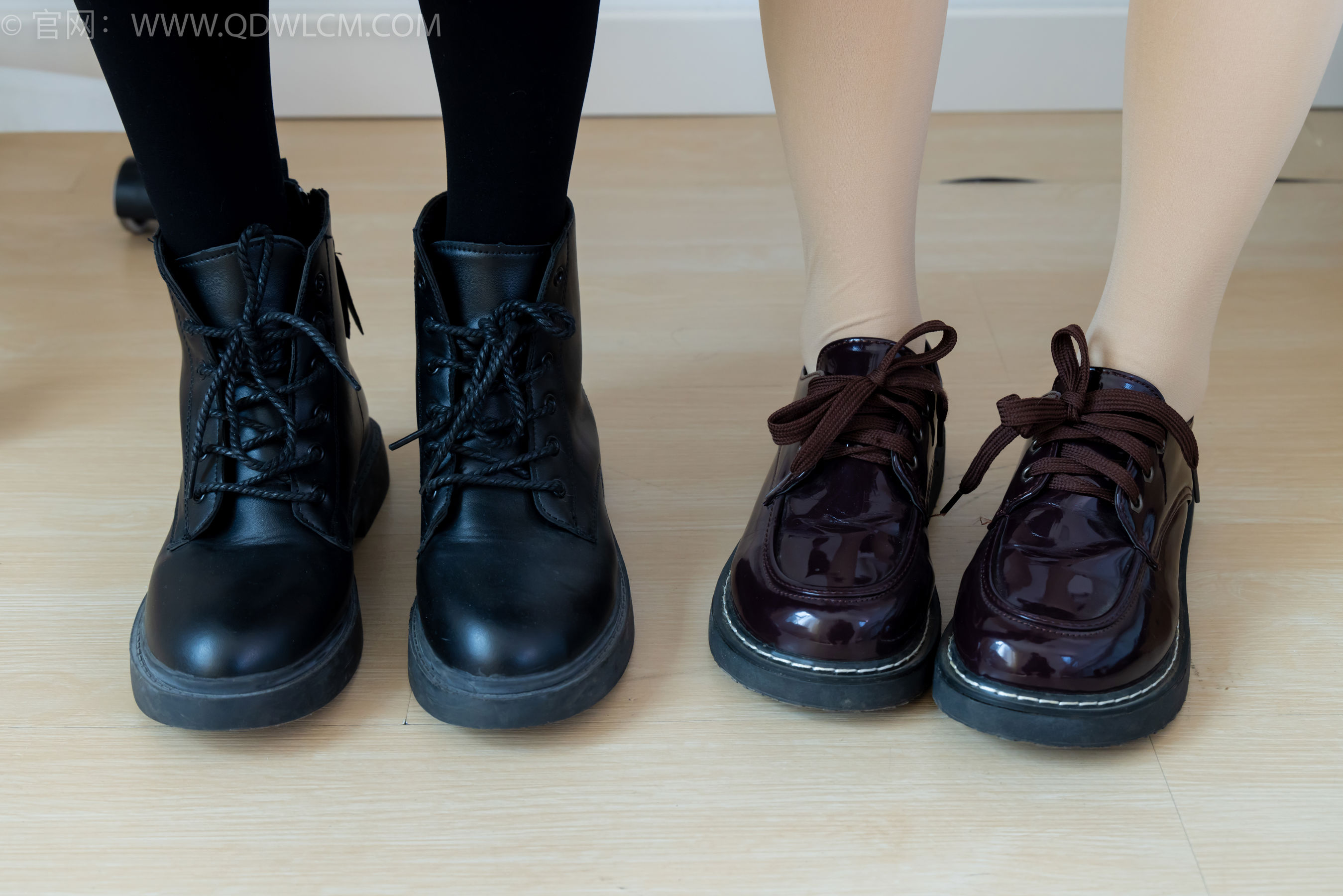 物恋传媒 No.2391 茯苓&欢欢 - 短靴、皮鞋、厚黑丝、厚肉丝/(200P)