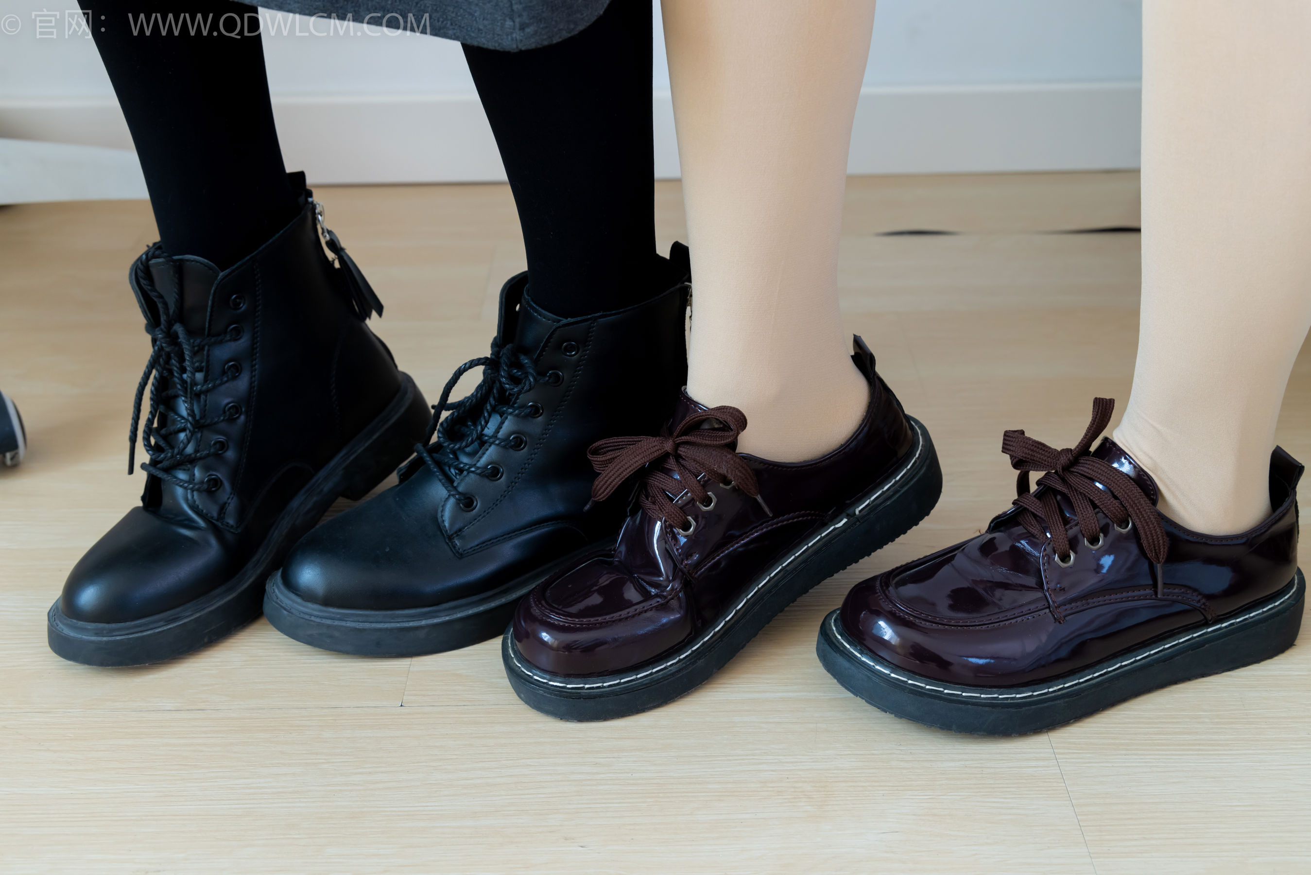 物恋传媒 No.2391 茯苓&欢欢 - 短靴、皮鞋、厚黑丝、厚肉丝/(200P)