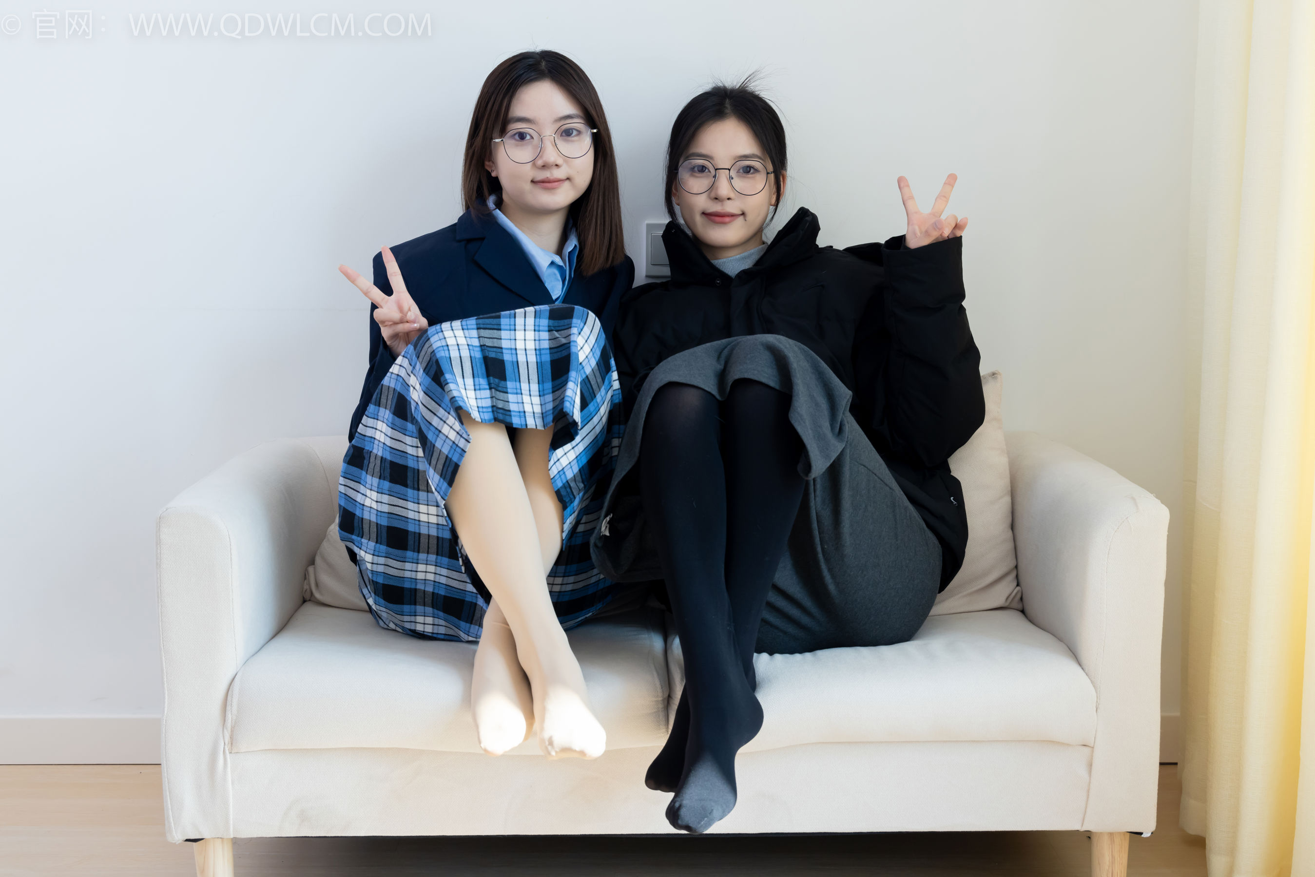 物恋传媒 No.2391 茯苓&欢欢 - 短靴、皮鞋、厚黑丝、厚肉丝/(200P)