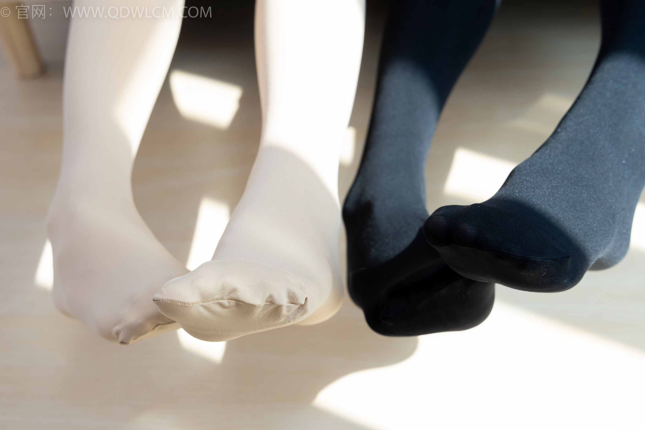 物恋传媒 No.2391 茯苓&欢欢 - 短靴、皮鞋、厚黑丝、厚肉丝/(200P)