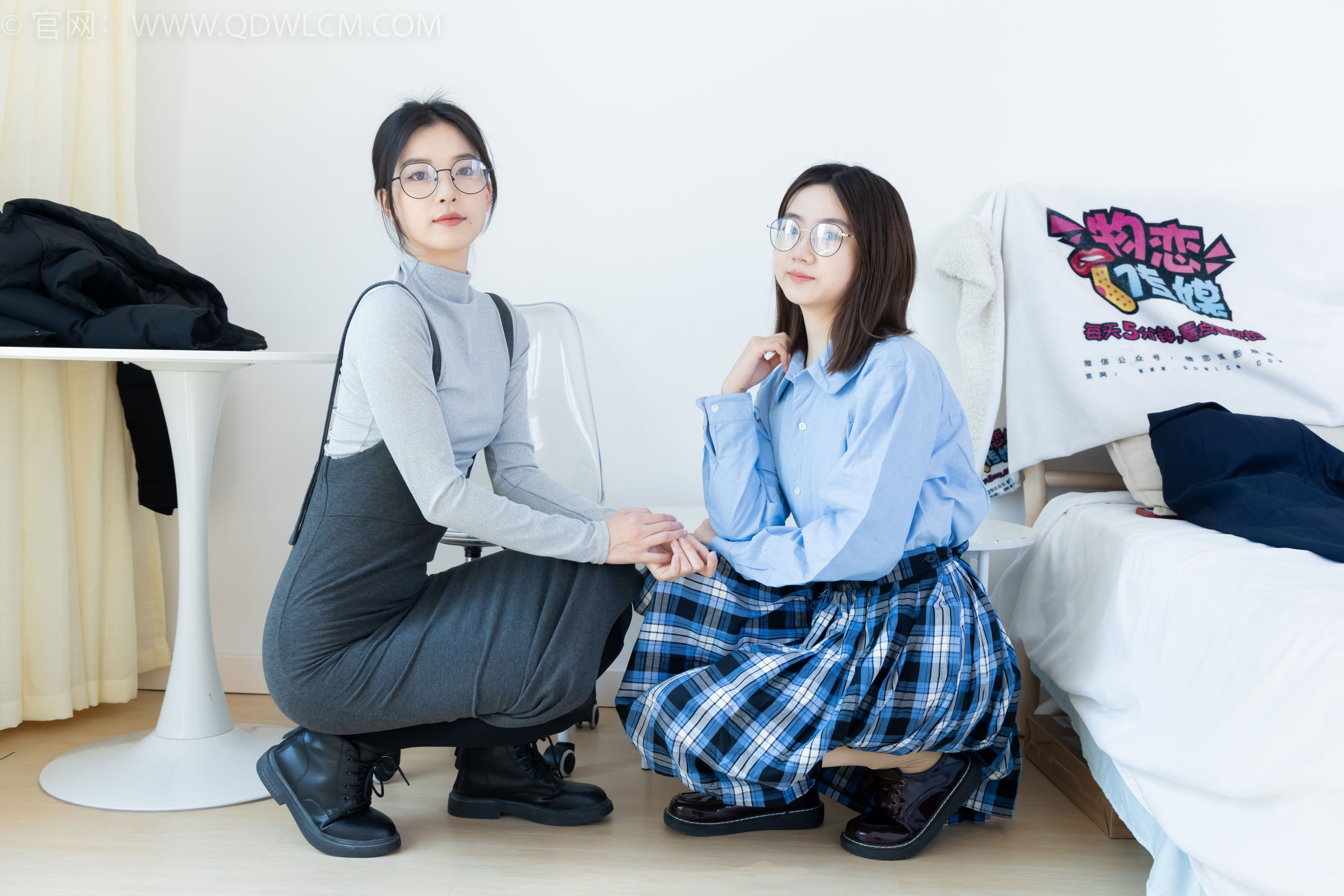 物恋传媒 No.2391 茯苓&欢欢 - 短靴、皮鞋、厚黑丝、厚肉丝/(200P)