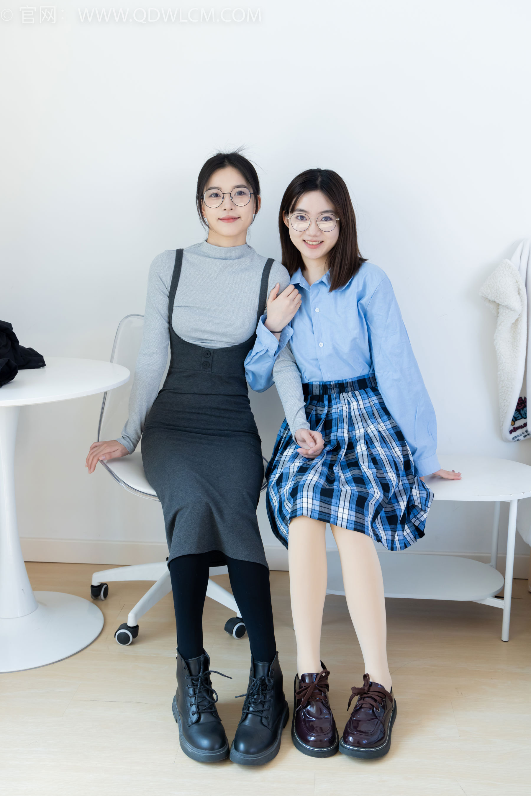 物恋传媒 No.2391 茯苓&欢欢 - 短靴、皮鞋、厚黑丝、厚肉丝/(200P)