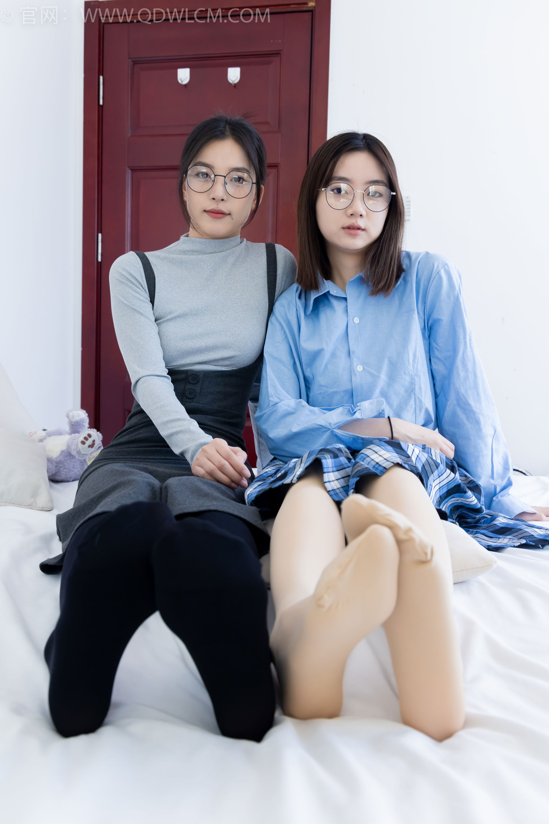 物恋传媒 No.2391 茯苓&欢欢 - 短靴、皮鞋、厚黑丝、厚肉丝/(200P)