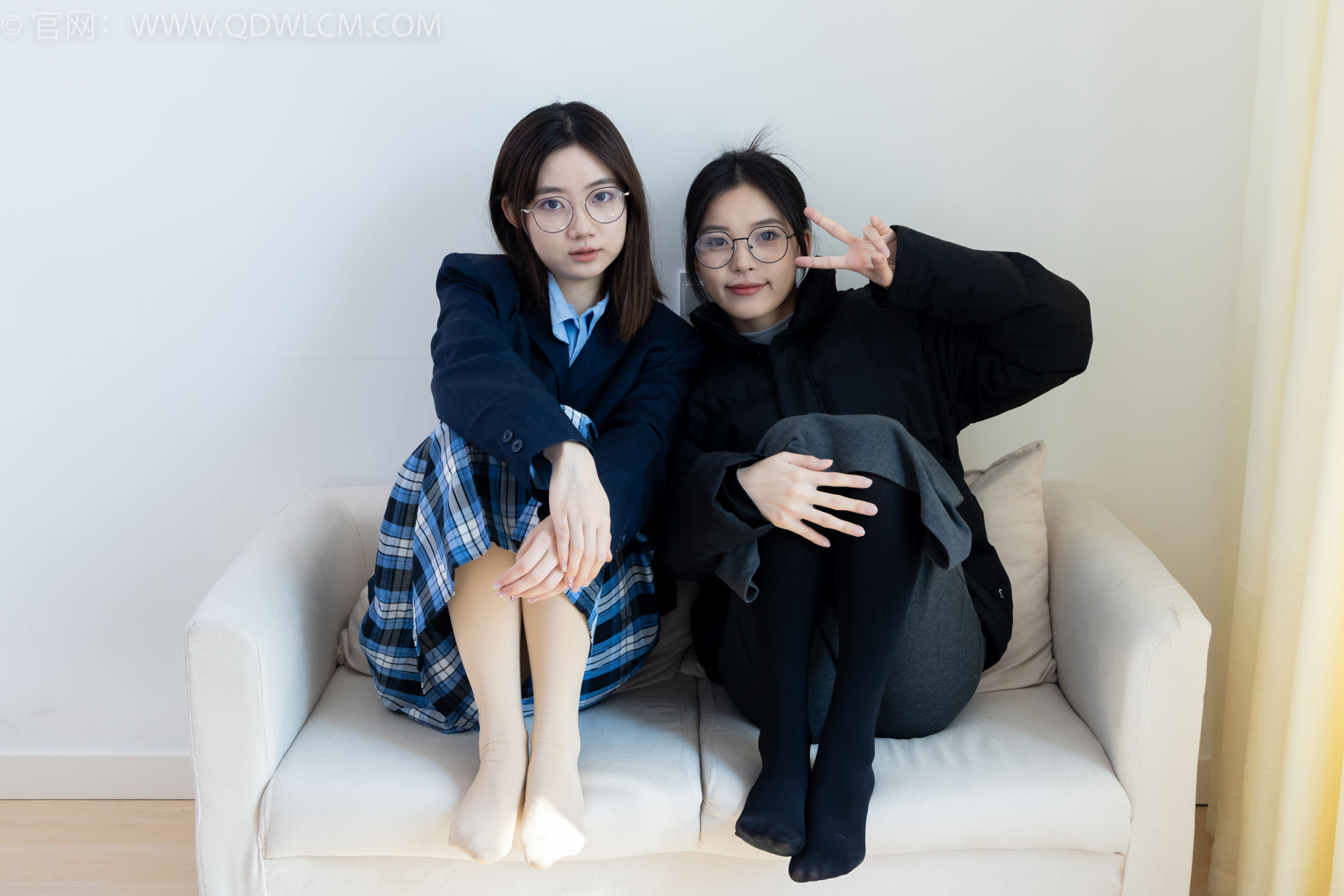 物恋传媒 No.2391 茯苓&欢欢 - 短靴、皮鞋、厚黑丝、厚肉丝/(200P)