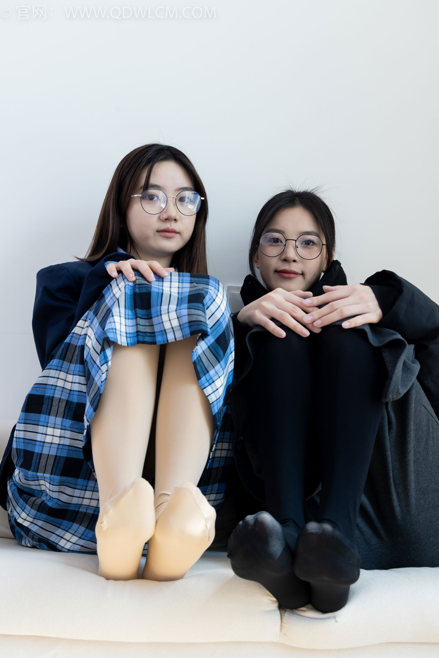 物恋传媒 No.2391 茯苓&欢欢 - 短靴、皮鞋、厚黑丝、厚肉丝/(200P)