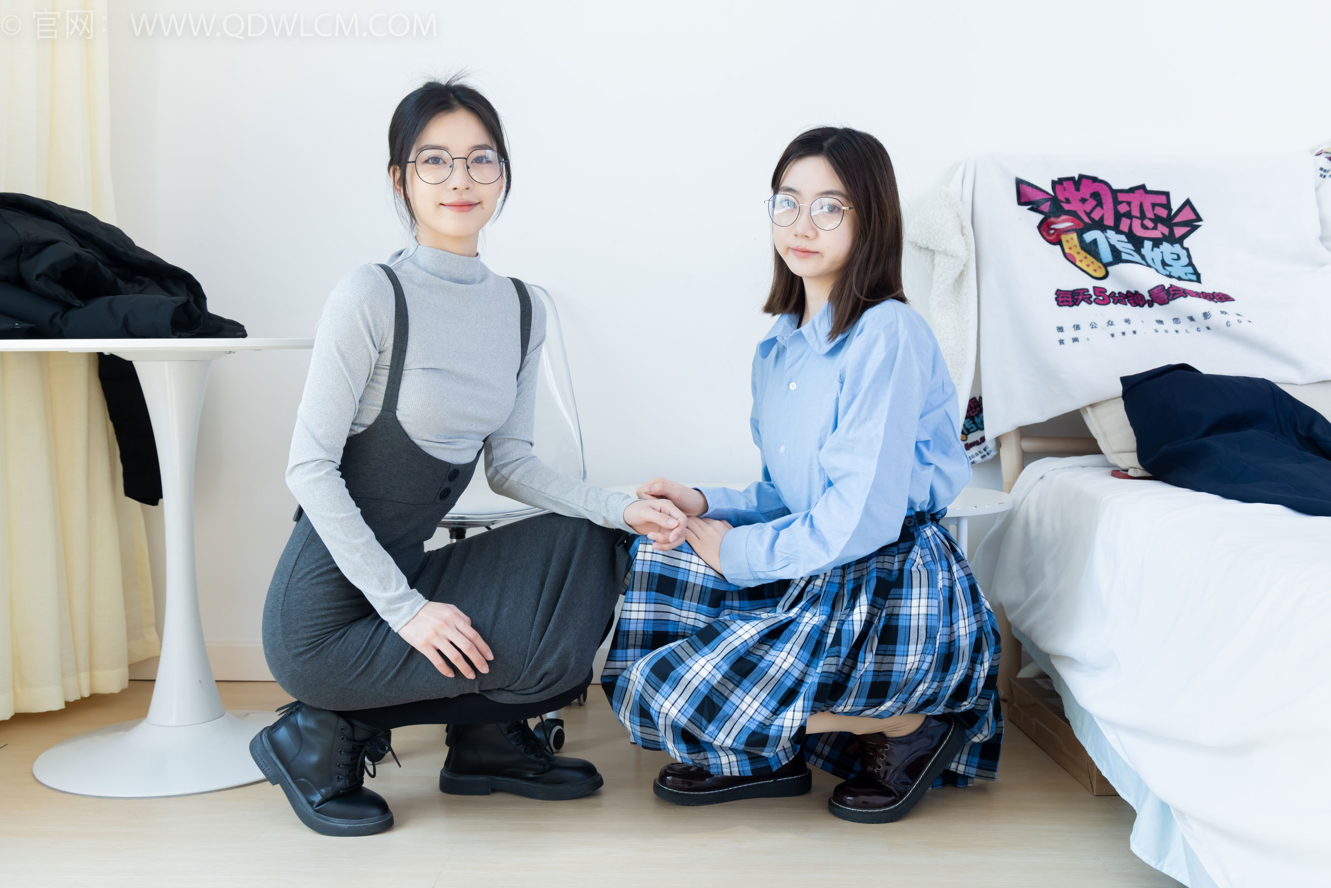 物恋传媒 No.2391 茯苓&欢欢 - 短靴、皮鞋、厚黑丝、厚肉丝/(200P)