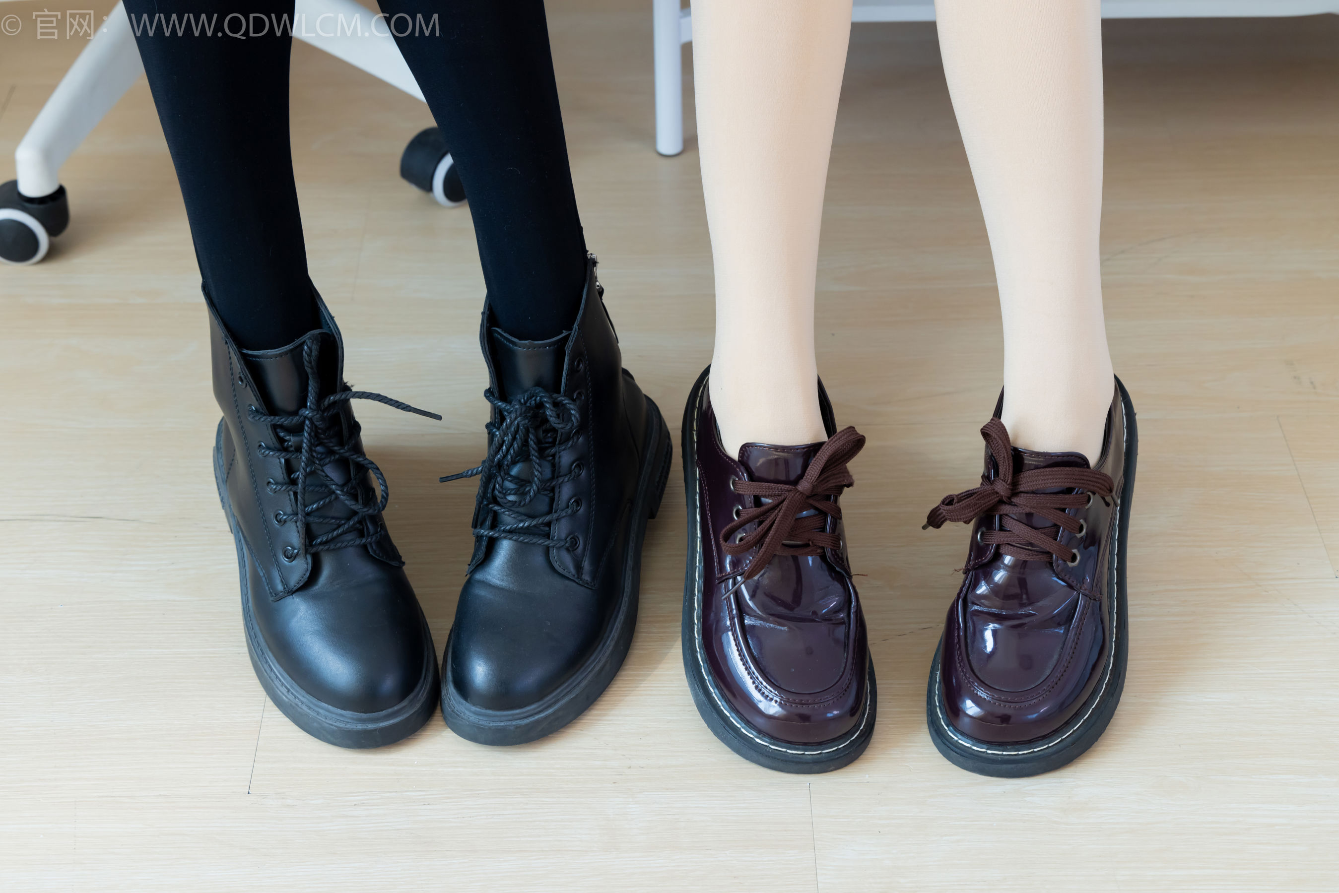 物恋传媒 No.2391 茯苓&欢欢 - 短靴、皮鞋、厚黑丝、厚肉丝/(200P)