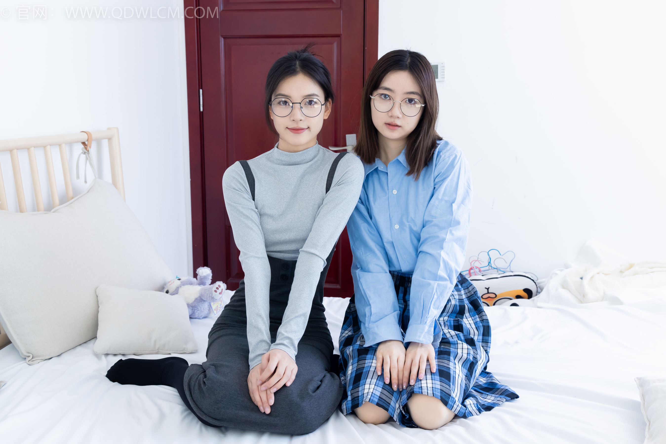 物恋传媒 No.2391 茯苓&欢欢 - 短靴、皮鞋、厚黑丝、厚肉丝/(200P)