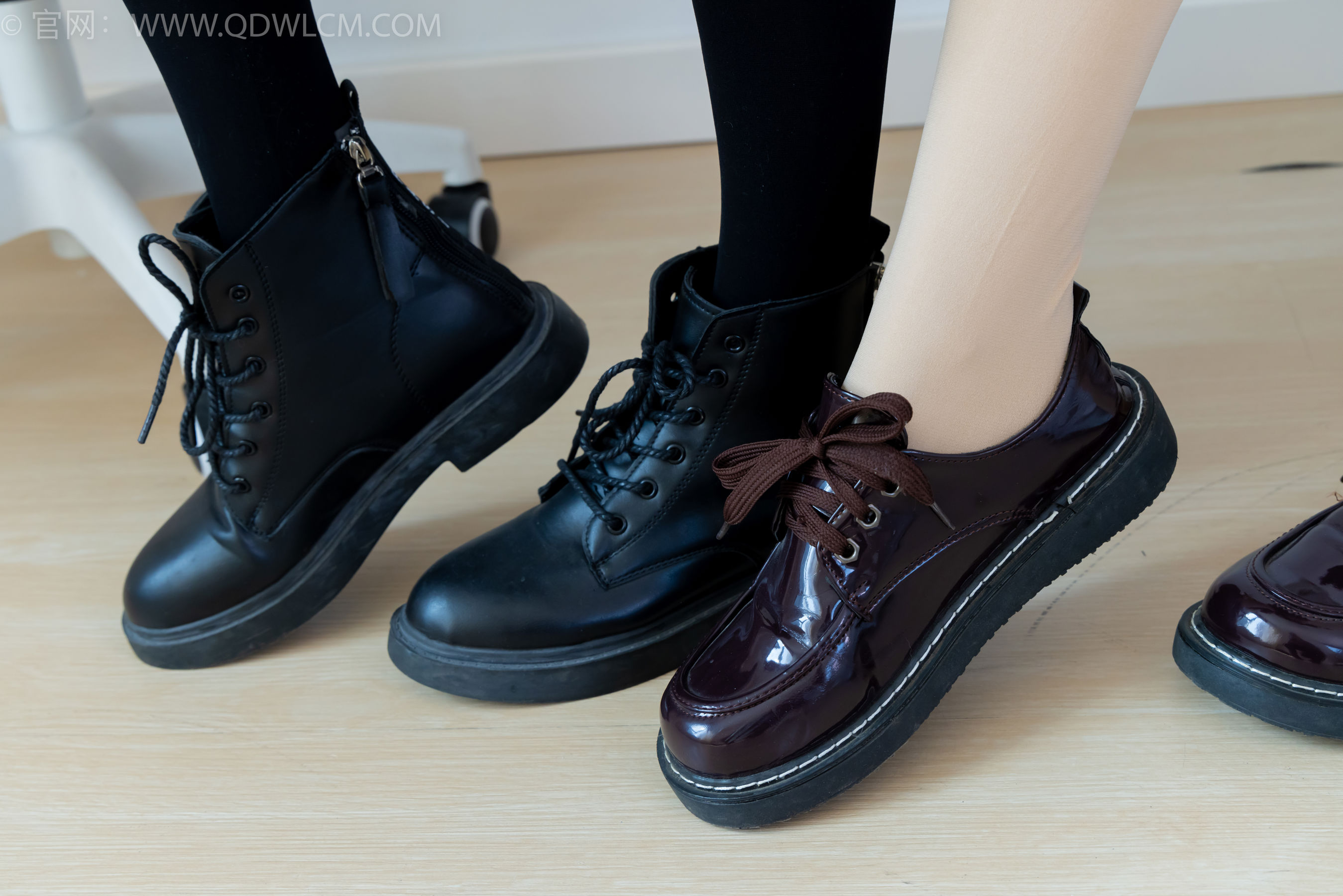 物恋传媒 No.2391 茯苓&欢欢 - 短靴、皮鞋、厚黑丝、厚肉丝/(200P)