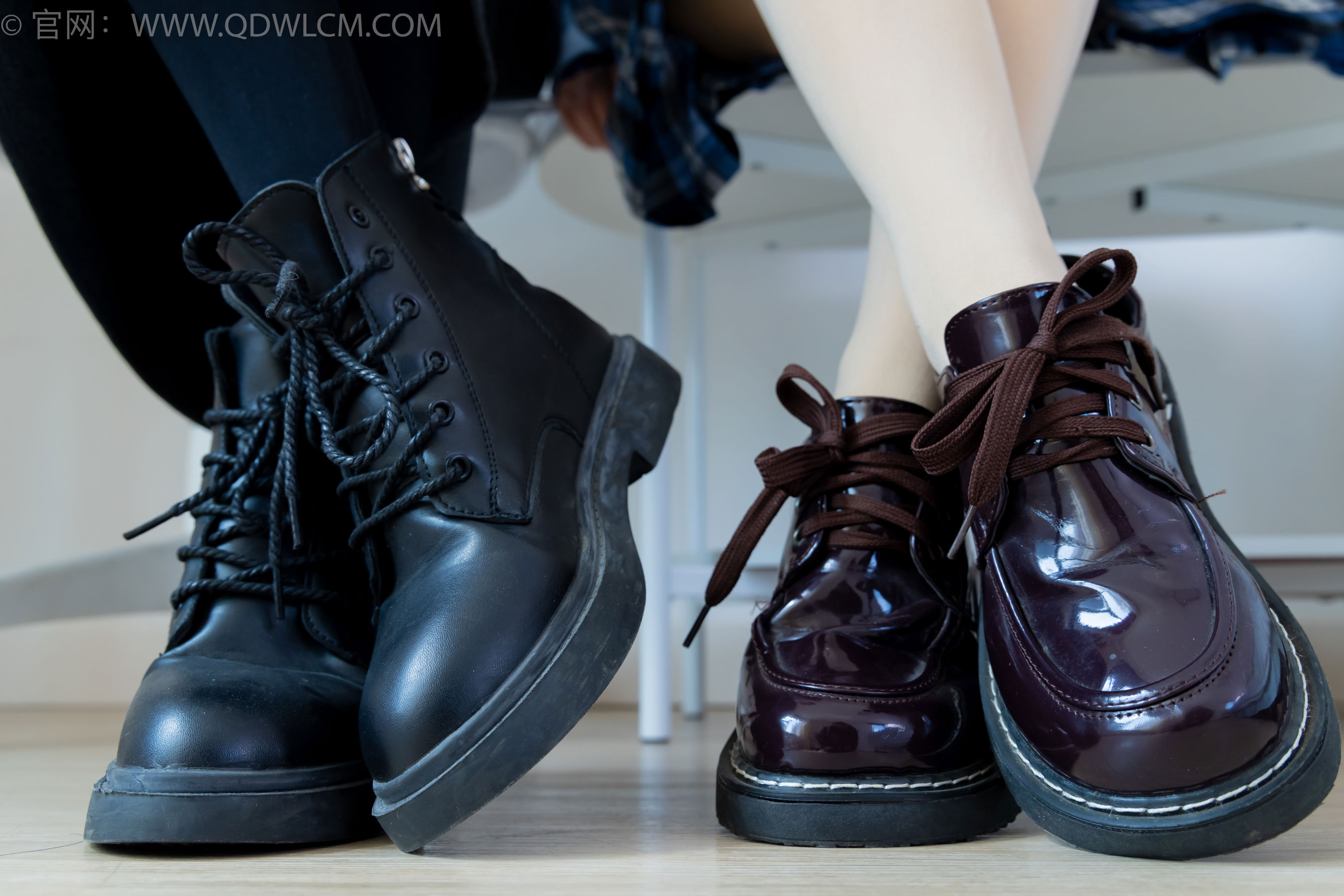 物恋传媒 No.2391 茯苓&欢欢 - 短靴、皮鞋、厚黑丝、厚肉丝/(200P)