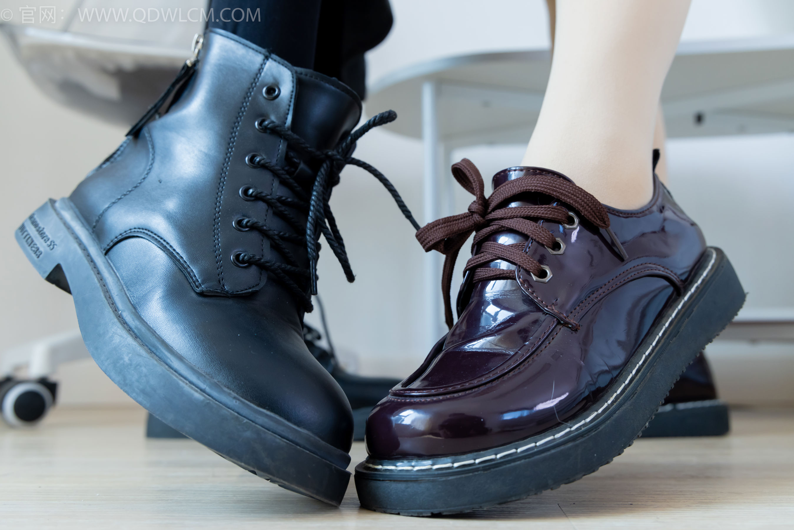 物恋传媒 No.2391 茯苓&欢欢 - 短靴、皮鞋、厚黑丝、厚肉丝/(200P)