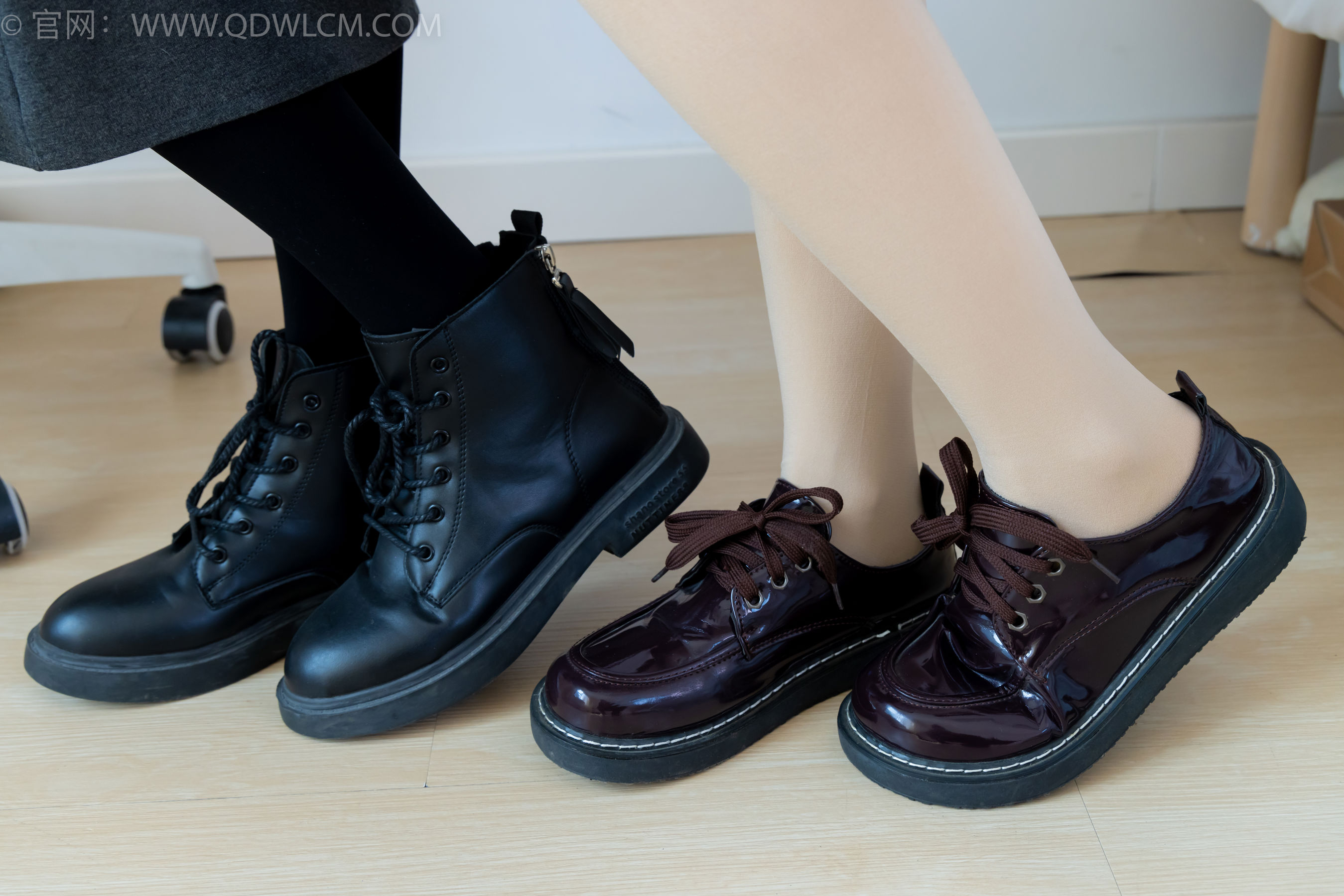 物恋传媒 No.2391 茯苓&欢欢 - 短靴、皮鞋、厚黑丝、厚肉丝/(200P)