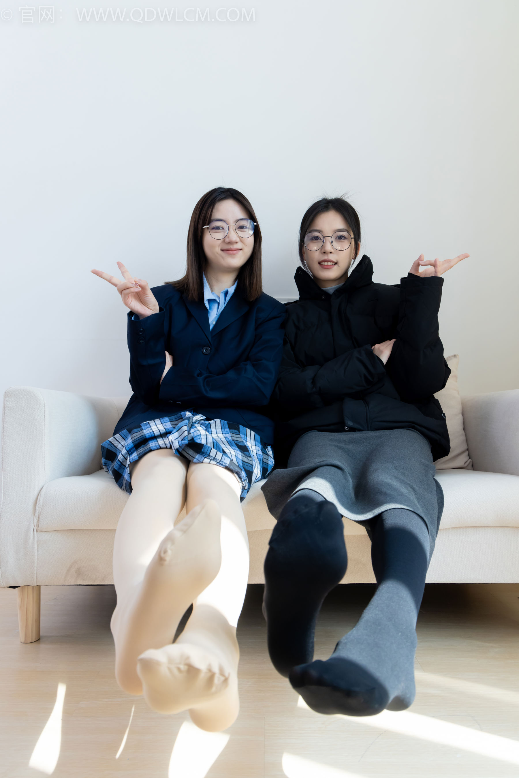 物恋传媒 No.2391 茯苓&欢欢 - 短靴、皮鞋、厚黑丝、厚肉丝/(200P)